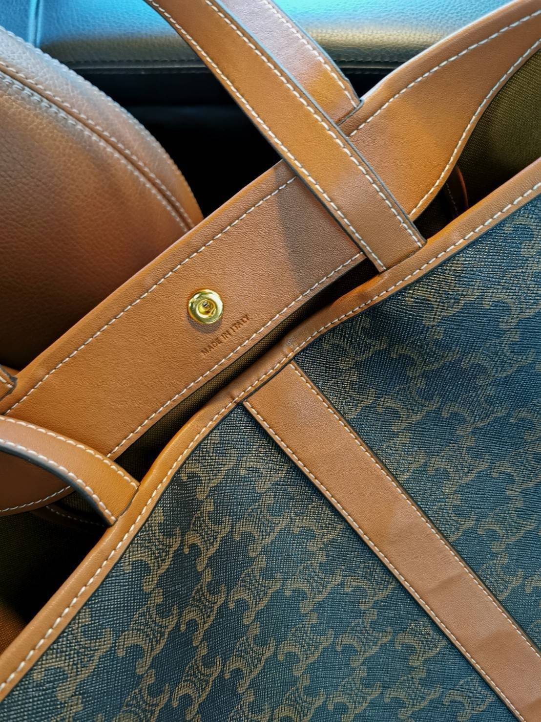 CELINE SHOPPING BAG VIP GIFT WITH PURCHASE (GWP) พรีเมี่ยมกิ๊ฟ Limited จาก CELINE HAUTEPARFUME DUTYFREE COUNTER วัสดุ TRIOMPHE CANVAS ดีไซน์ทรง TOTE สวยหรูคลาสสิคไม่มีเอ้าท์