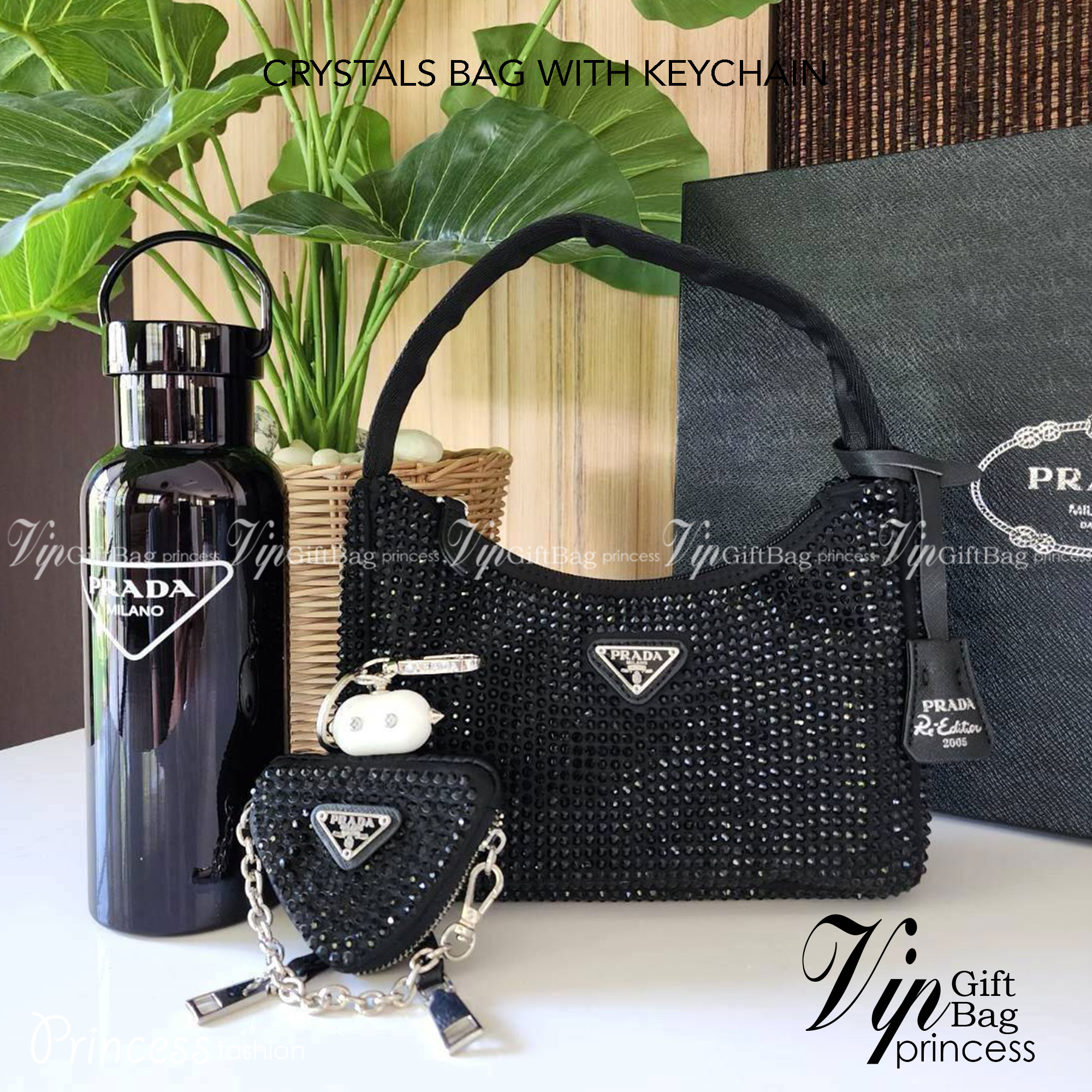 เซทสุดคุ้ม! ซื้อ1ได้ถึง3 PRADA CRYSTALS BAG WITH KEYCHAIN AND VACUUM BOTTLE VIP สวยหรูดูดี items นี้คุ้มมากๆได้ถึง3อย่างทั้งกระเป๋าสะพาย+พวงกุญแจ+กระบอกน้ำครบชุดไอเท็มแนะนำน่าใช้น่าสะสม