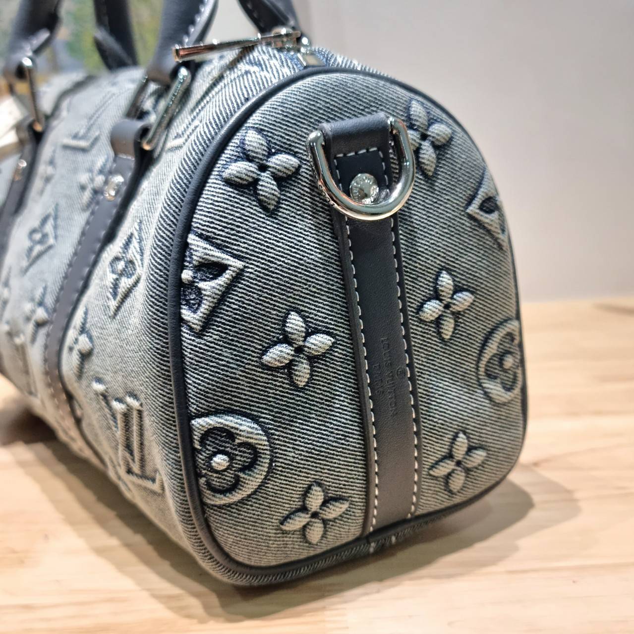 LV bandouliere 25 washed denim monogram keepall bag ใหม่ล่าสุด กับกระเป๋าทรงหมอนสุดฮิต ที่มาในรูปแบบ washed denim สวยคลาสสิค ดูแพงสุดๆ