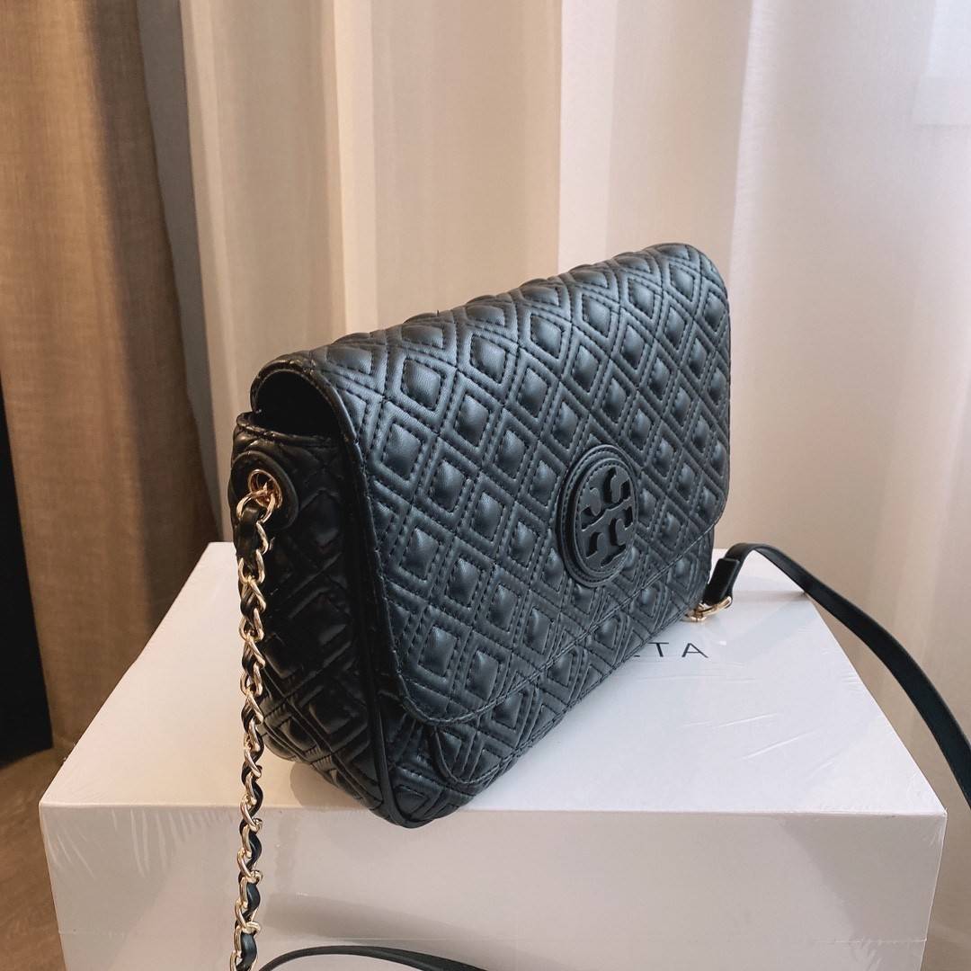 TORY BURCH MARION SADDLE BAG กระเป๋าทรง CROSSBODY *หนังแท้ทั้งใบ ตกแต่งลายฉลุ อะไหล่ทอง