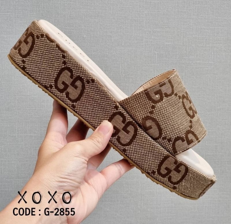 Gucci Sandals แตะสวม ส้นเสมอ ใส่สบายมาก น้ำหนักเบา หนังลายแบรนด์ แมทส์ชุดง่าย สวย หรู