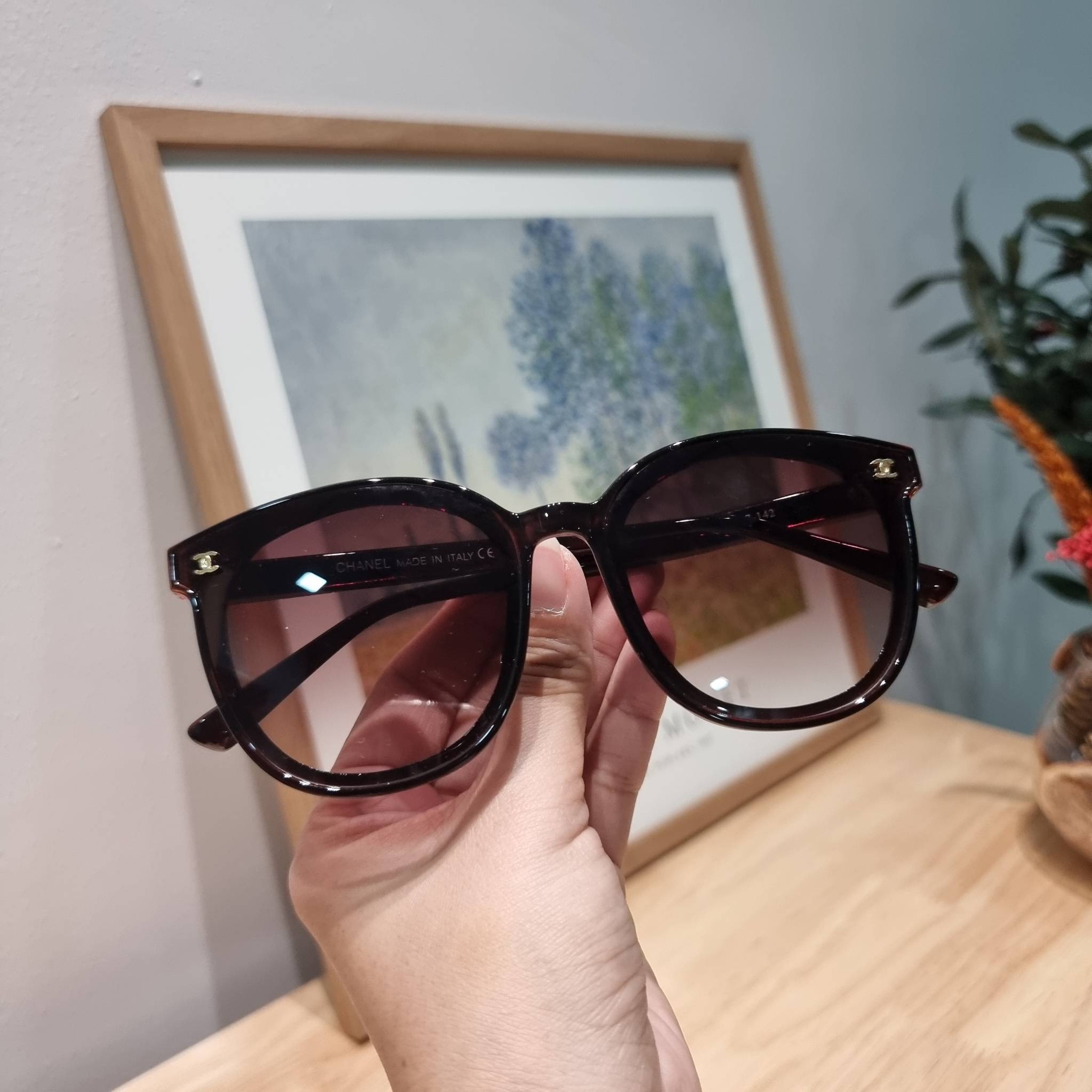 Chanel eye-glasses UV protection gift Box set สุดคุ้ม มาพร้อมอุปกรณ์ครบเซ็ท ดีไซน์ชิคมากแม่!! รับรองไม่ซ้ำใคร ใส่เสริมโหงวเฮ้ง ดูผู้ดี มีพกติดตัวไว้ไม่ตกเทรนด์ ใช้ได้ทุกโอกาส ทุกสถานการณ์ ใส่ที่บ้านถนอมสายตา