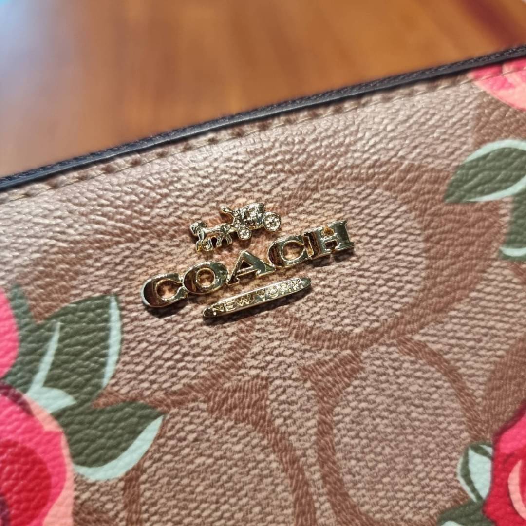 COACH ACCORDION ZIP WALLET IN SIGNATURE CANVAS WITH PRAIRIE ROSE / JUMBO FLORAL / CAMO ROSE FLORAL / MEDLEY BOUQUET PRINT ((F31572/F39189/F26290/F2859)) สวยคลาสสิคไม่มีใครเกิน!! กระเป๋าสตางค์ใบยาว ลวดลายสวย สีสันโดดเด่น วัสดุหนังแคนวาสเคลือบ เปิด-ปิดด้วยซ