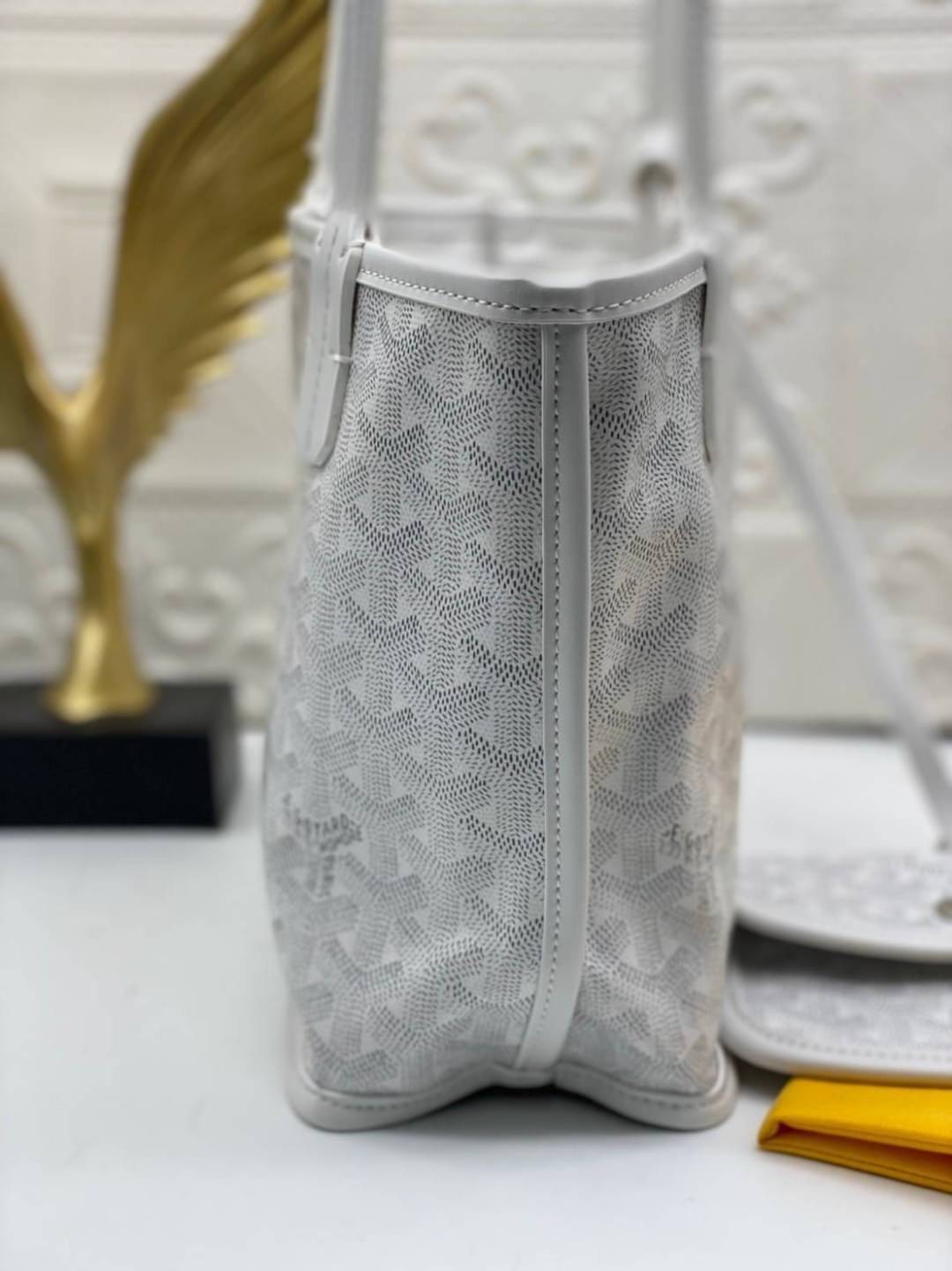 9 สี GOYARD ANJOU TOTE MINI / Goyard Mini Tote เกรดออริจินอลสลับแท้ ใช้งานต่างประเทศได้ ฮอตไอเท็ม กับกระเป๋าสะพายทรงโท้ท ไซส์มินิ กะทัดรัด มาครบสีขายดี เลิศทุกสี รูปทรงคลาสสิค ดีไซน์เป็นเอกลักษณ์ ใช้งานได้หลากหลาย