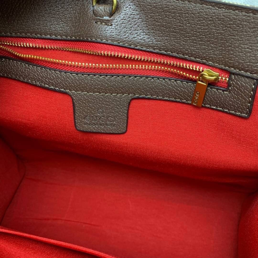 GUCCI Printed Monogrammed Coated-Canvas and Leather Tote Bag / GG Shopping Bag กระเป๋าไซส์ใหญ่ โดดเด่นด้วยลายปริ๊น สวยเอกลักษณ์ พร้อมส่งที่ไทย ภาพสินค้าถ่ายจากงานจริง ใช้งานต่างประเทศได้ วัสดุหนังแคนวาส ภายในโล่งกว้างมาก ใส่ของแบบแน่นๆ จุๆไปได้เลย หมดห่วง