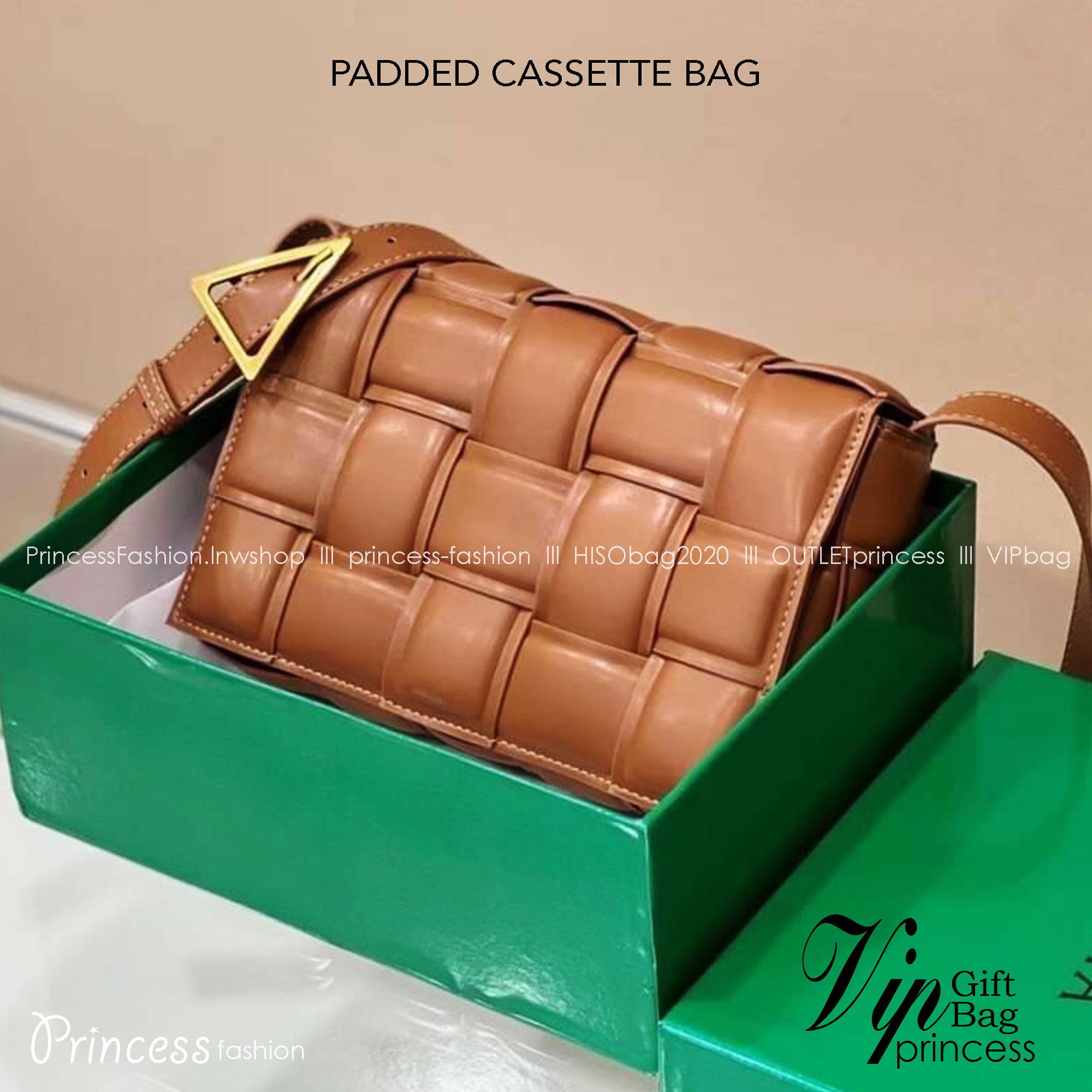 BOTTEGA VENETA PADDED CASSETTE BAG สร้างสรรค์ให้ไอเท็มนี้ดูหรู ดูแพง ใบจริงสวยมาก ใช้ได้ทั้งชายหญิง มาจำนวนจำกัด รีบตำกันน้า ไม่อยากให้พลาดเลยจ้า