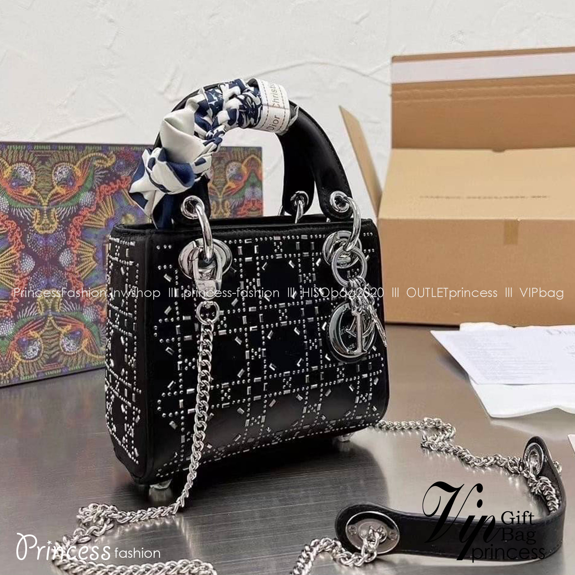 DIOR CD MINI LADY STUDDED BAG / DIOR LADY STUDDED BLACK LEATHER กระเป๋าสะพายข้างตกแต่งหมุดเต็มใบ ไม่มีคือพลาด หรูจริงอะไรจัง ทรงกล่องคลาสสิค มีหูจับในตัวและสายครอสบอดี้สุดเลิศ แต่งเติมดีเทลอัพราคาไปอีก