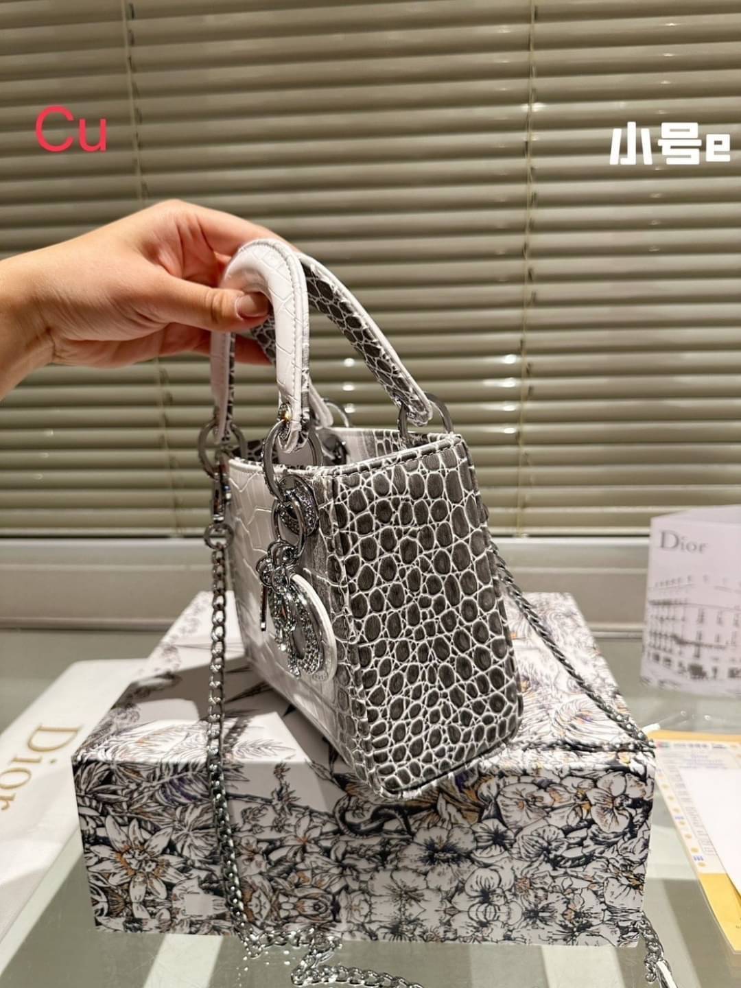 DIOR Lady Himalayan Crocodile Bag กระเป๋าเลดี้ดิออร์รุ่นลิมิเต็ด หนังลายจระเข้สวยหรูดูแพงที่สุด ควรมีที่สุดเลยค่าสาวๆ งานจริงสวยกริบใบมินิน่ารัก ปังสุด ราคาสุดคุ้มค่า