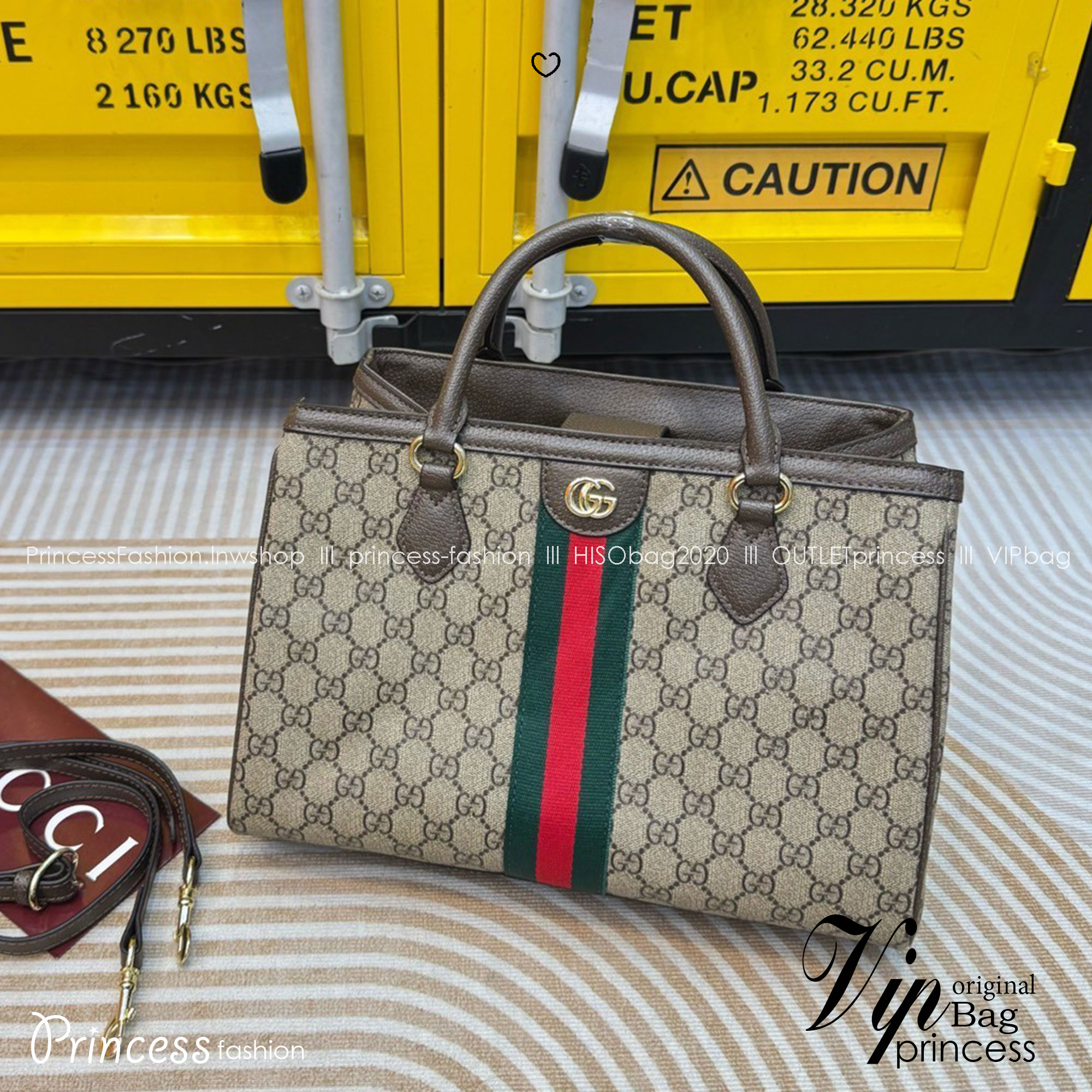 GUCCI Ophidia tote bag กระเป๋าสะพายทรงโท้ท คอลสุดคลาสสิก ใบใหญ่กำลังดี จุคุ้ม โดดเด่นด้วยลวดลายคลาสสิคเอกลักษณ์ วัสดุหนังแคนวาส ภายในโล่งกว้างมาก