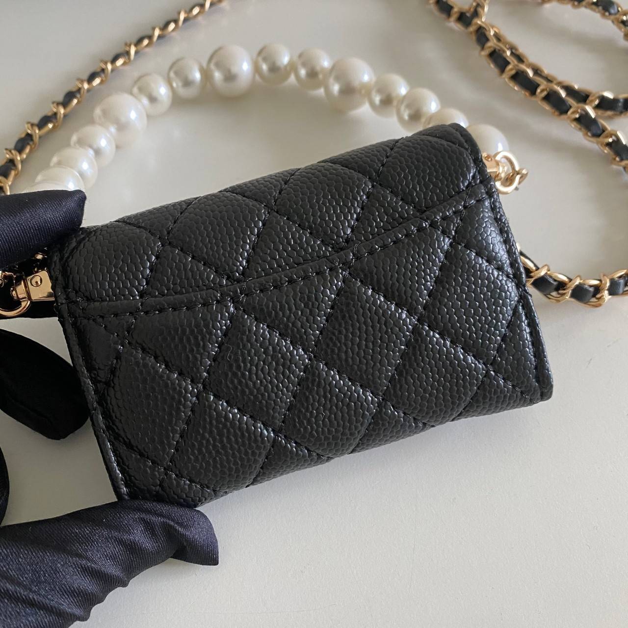 พรีเมี่ยมกิ๊ฟแท้ 100% 】พร้อมส่งที่ไทยที่นี่ที่ Chanel pearl with chain wallet