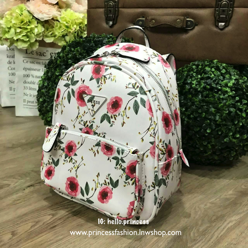 GUESS WOMAN'S FACTORY BACKPACK กระเป๋าเป้รุ่นใหม่ล่าสุดขนาดกำลังดีวัสดุหนังแกะสังเคราะห์พิมพ์ลายดอกไม้สวยน่ารัก น้ำหนักเบา มีหูหิ้วเเละสายสะพายหลังเลื่อนปรับได้ ด้านหน้ามีโลโก้และช่องซิป เปิดปิดด้วยซิปสะดวกใช้ ภายในกว้างและจุ ใส่ ipad กระเป๋าสตางค์ใบ