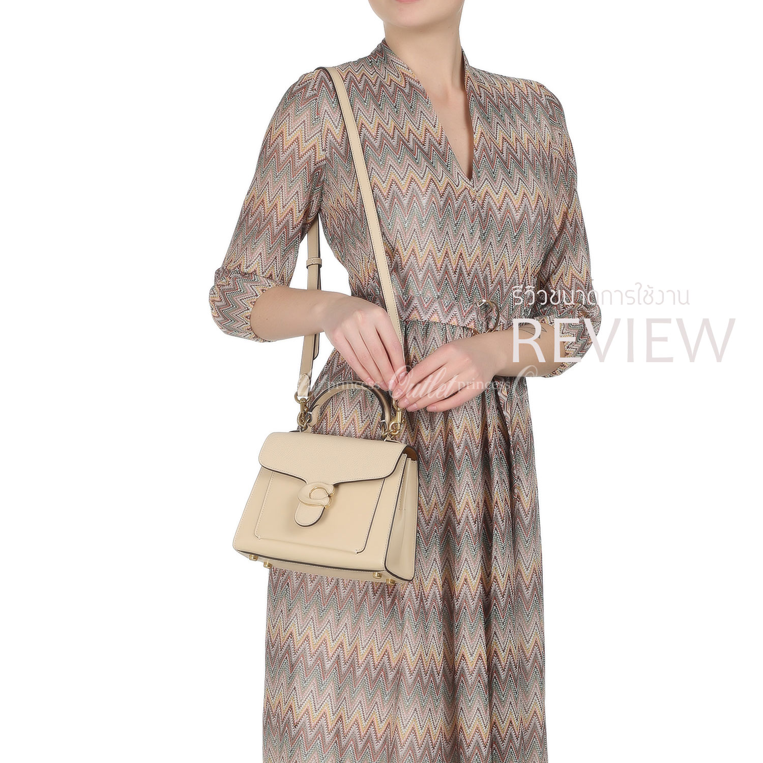 โลโก้รุ่นใหม่ล่าสุด หรูดูดีมากๆค่ะ🌈 COACH TABBY TOP HANDLE ((c3887//c0773)) พร้อมส่งที่ไทยค่ะ! กระเป๋าหิ้ว//สะพายข้างได้ หนังแท้อย่างดี กหนึ่งใบทำหนังสองลายได้อย่างสวยงาม พร้อมโลโก้รุ่นใหม่ล่าสุดดูดีมากๆค่ะ เปิดปิดกระเป๋าแบบกดล็อค ภายในมีช่องหลักส