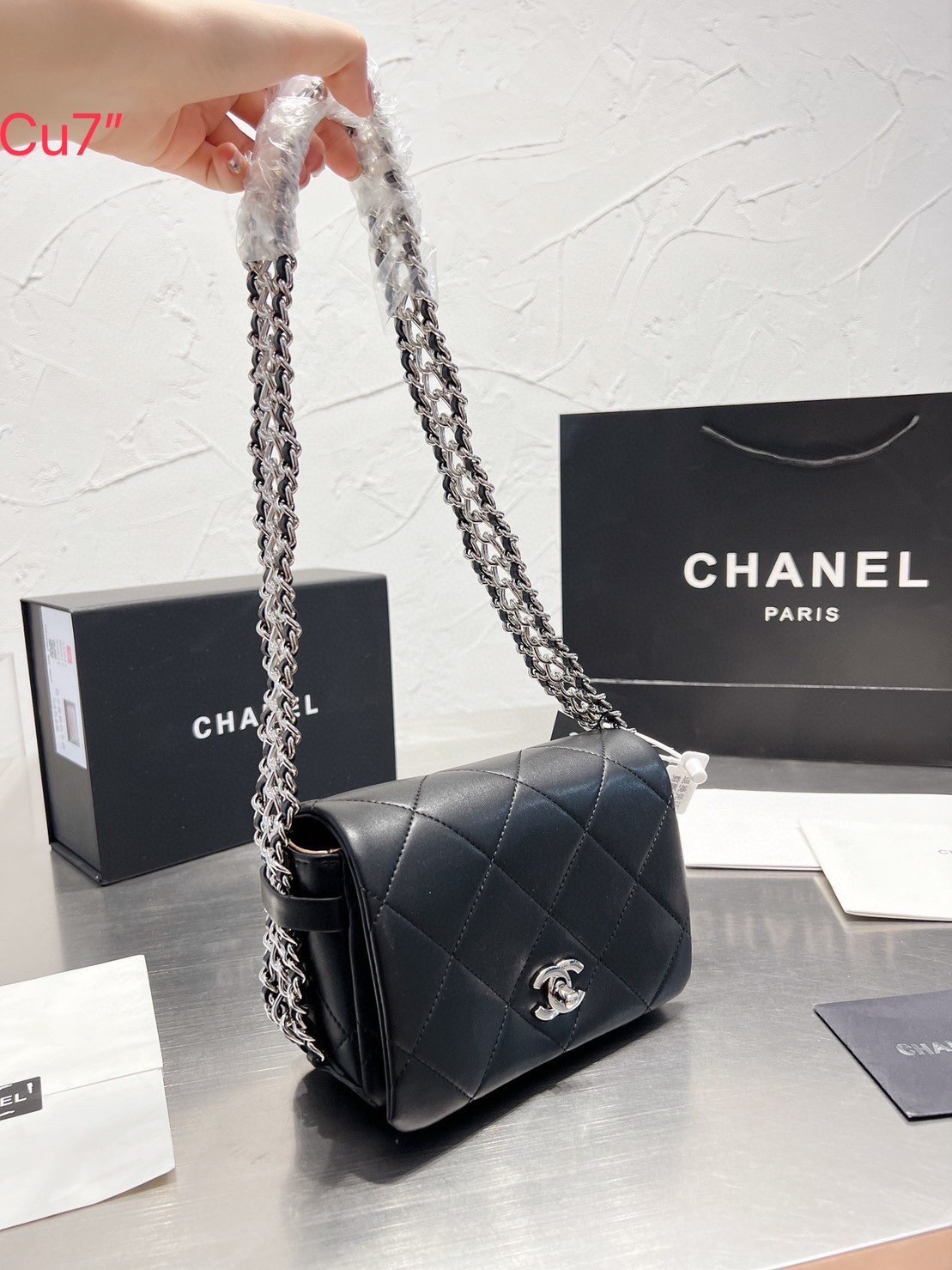 Chanel shoulder bag with chain 8" / Chanel Bag พร้อมส่ง กระเป๋าสะพาย สายโซ่อะไหล่เงินทบสามชั้น หรูหรา งานหนังเรียบสวย มาพร้อมกล่อง อปก ครบเซ็ท รอบนี้จัดราคาพิเศษสุดคุ้มค่ะ ใช้งานต่างประเทศได้ ภาพถ่ายจากงานขายจริง