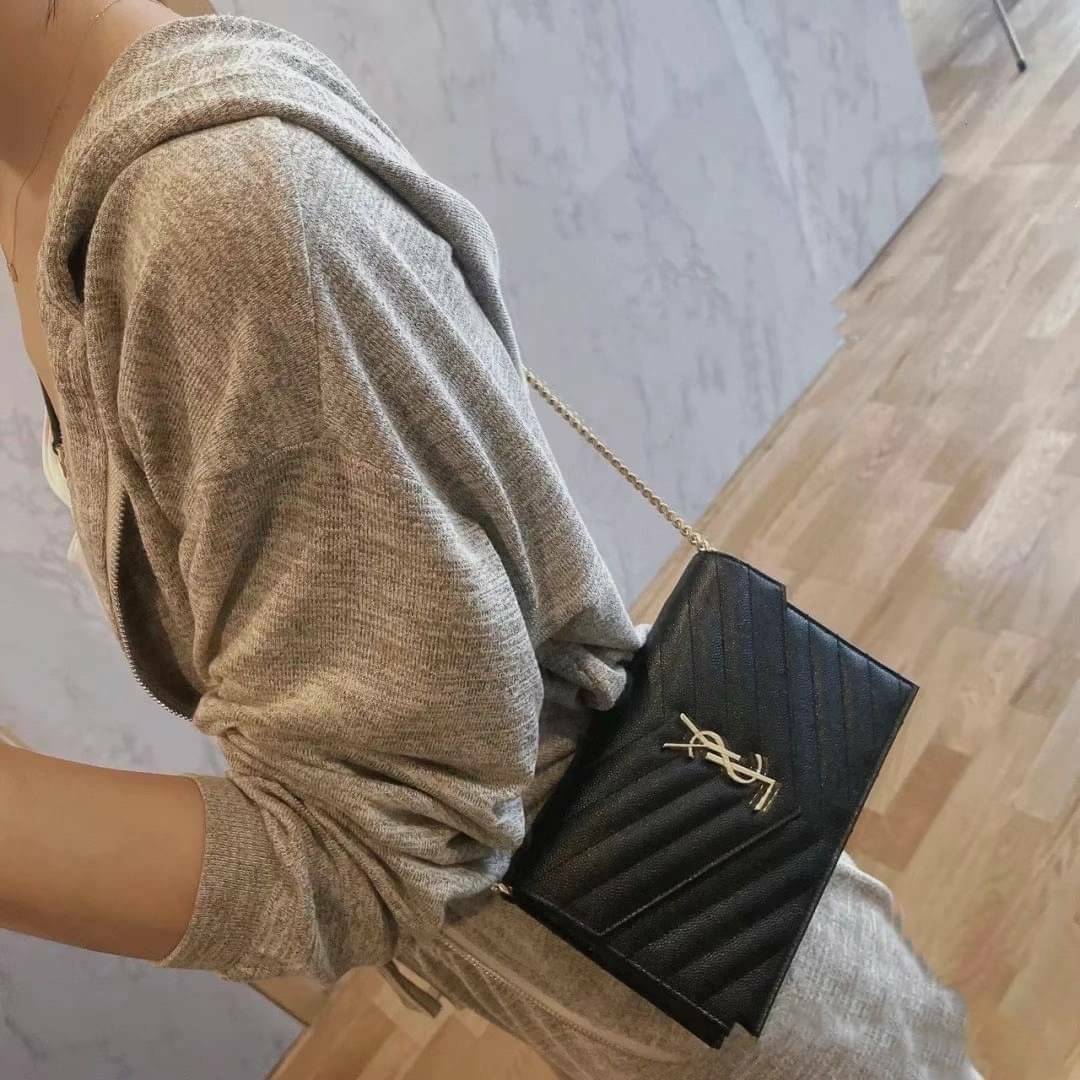 VIP 🥂 YSL WOC 8" YVES Saint Laurent Chain Wallet Envelope Woc Monogram Black Leather Cross Body Bag กระเป๋าเงิน wallet on chain ที่มาพร้อมสายสะพายแบบโซ่ ขนาด 8” งานหนังสวยติดโลโก้ YSL มีทั้งอะไหล่เงิน ทอง และดำ ด้านในมีช่องซิป และช่องใส่การ์ด