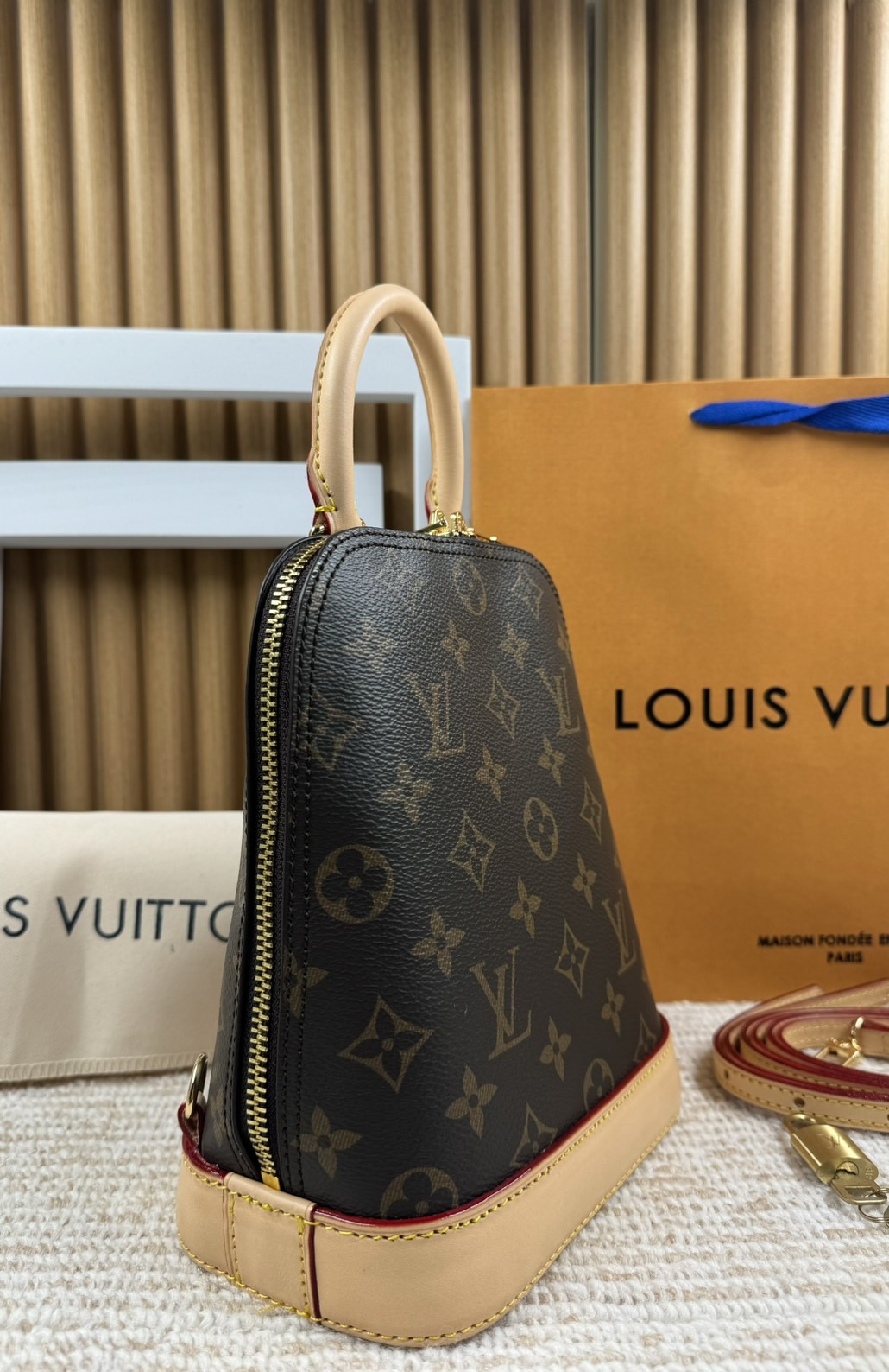 LV Alma Backpack Monogram Canvas กระเป๋าสะพายเป้ลายโมโนแกรม เกรดออริ 1:1