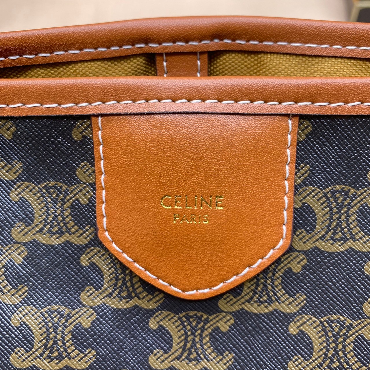 Medium : Celine Triomphe Tote Handbag / Celine Tote Bag / Celine Delightful Monogram Tote พร้อมส่ง กระเป๋าถือใบใหญ่ พร้อมสายสะพายถอดได้ เป็นอีกหนึ่งใบที่คุ้มค่าคุ้มราคามากสำหรับสาวๆที่ชอบพกพาสิ่งของเยอะ