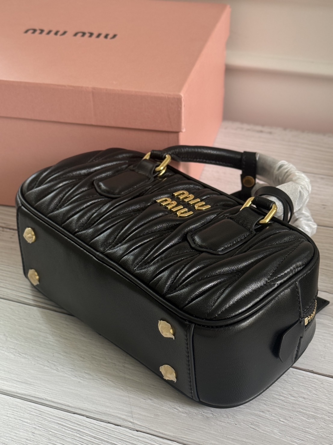 MIU MIU Arcadie Matelassé nappa leather bag 24cm กระเป๋าถือสะพาย luxurious เกรดออริ ท็อป 1:1 เกรดงานปราณีตละเอียด หนังสวย เกรดดีสุด ใช้งานต่างประเทศได้