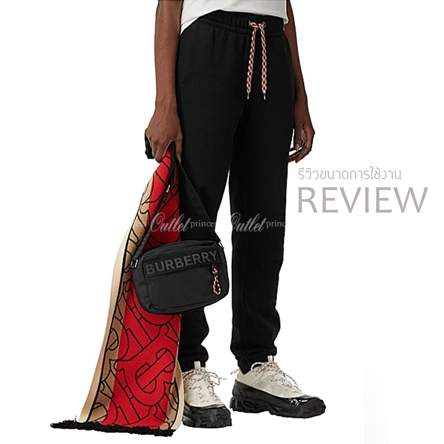 VIP 】BURBERRY FRAGRANCES CROSSBODY BAG VIP GIFT WITH PURCHASE (GWP) พรีเมี่ยมกิ๊ฟ Limited Edition จากน้ำหอม BURBERRY วัสดุ Nylon Canvas ทรงเหลี่ยมน้ำหนักเบามีโลโก้แบรนด์คาดด้านหน้าพร้อมช่องซิปใส่ของ เปิดปิดด้วยซิปหัวซิปแบรนด์สไตล์สปอร์ต ภายในมีช่องใส่บัตร