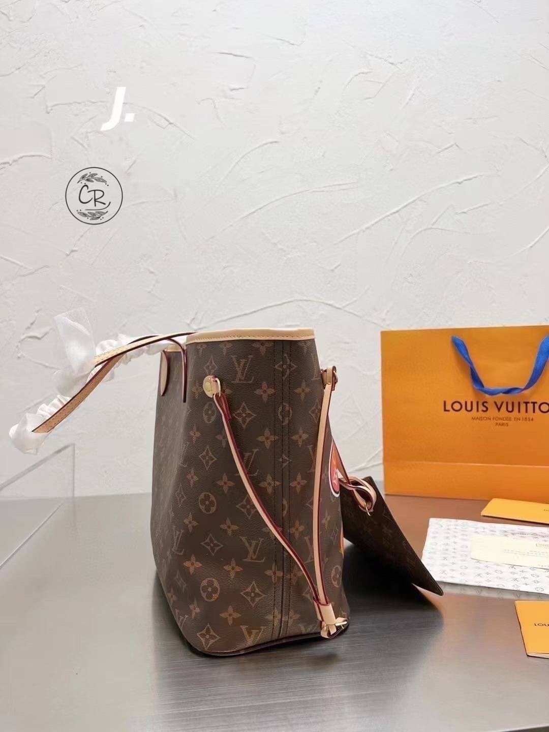 LV Neverfull Monogram Bag / LV Shopping Bag 14" กระเป๋าสะพายใบใหญ่จุใจ หนังลายโมโนแกรม ทรง tote มาใหม่ มาพร้อมกระเป๋าใบเล็ก งานปั้มแบรนด์ทุกจุด สกรีนลายชัดเจน สีสวย ภาพถ่ายจากงานขายจริง ใช้งานต่างประเทศได้