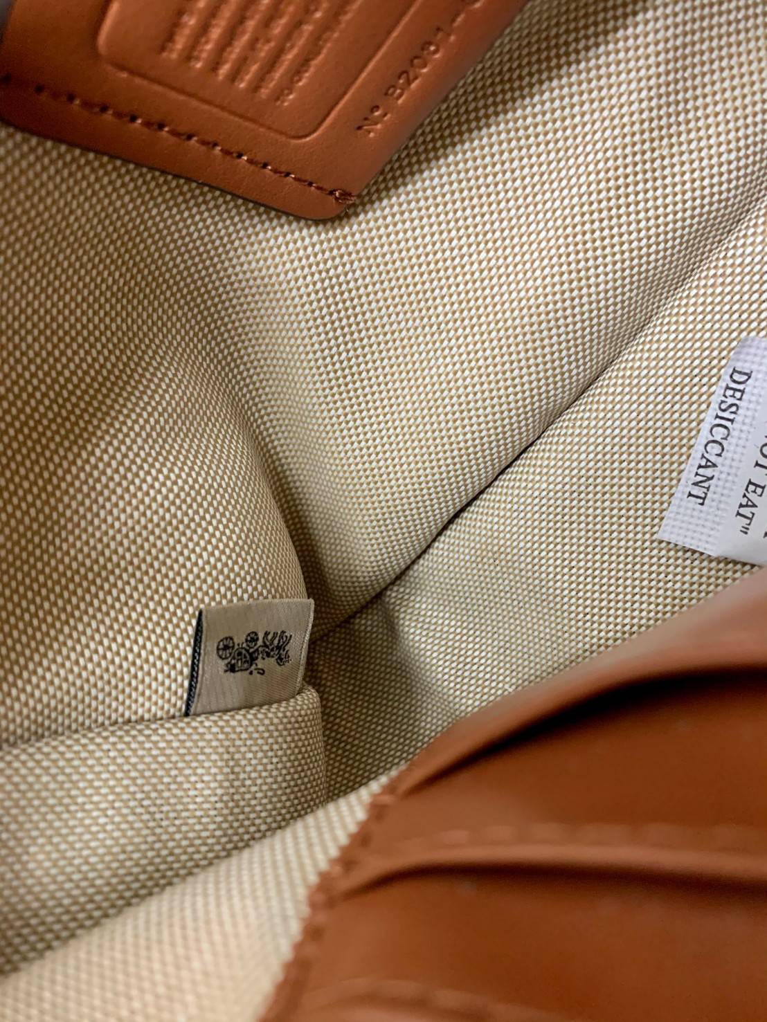 imited edition🌸 COACH C2766 SWINGER WITH GARDEN EMBROIDERY พร้อมส่งที่ไทย สวยก่อนใครชั่วโมงนี้ค่ะ💐 กระเป๋าหิ้ว//สะพายข้างได้ หนังแท้ หนังนิ่ม นุ่มมือดีมากๆค่ะ 🌸จุดเด่นด้านหน้าเป็นงานปักเน้นๆ3D สวยสะดุดตามากทีเดียวค่ะ เปิดปิดกระเป็า