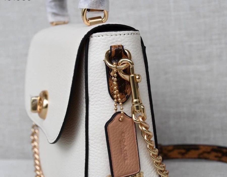 COACH MARLIE TOP HANDLE SATCHEL BAG (COACH C1765) กระเป๋าหิ้ว//สะพายข้าง//สะพายครอสบอดี้ร์ได้ หนังแท้สวยงามค่ะ เปิดปิดกระเป๋าแบบหมุนล็อคใช้งานง่าย ภายในโล่งสามารถใส่กระเป๋าเงินใบยาวได้;ของจำเป็นได้ครบค่ะ;มีช่องซิปและช่องโล่งให้ใส่ของจุกจิกนะคะ มาพร้อมสายส