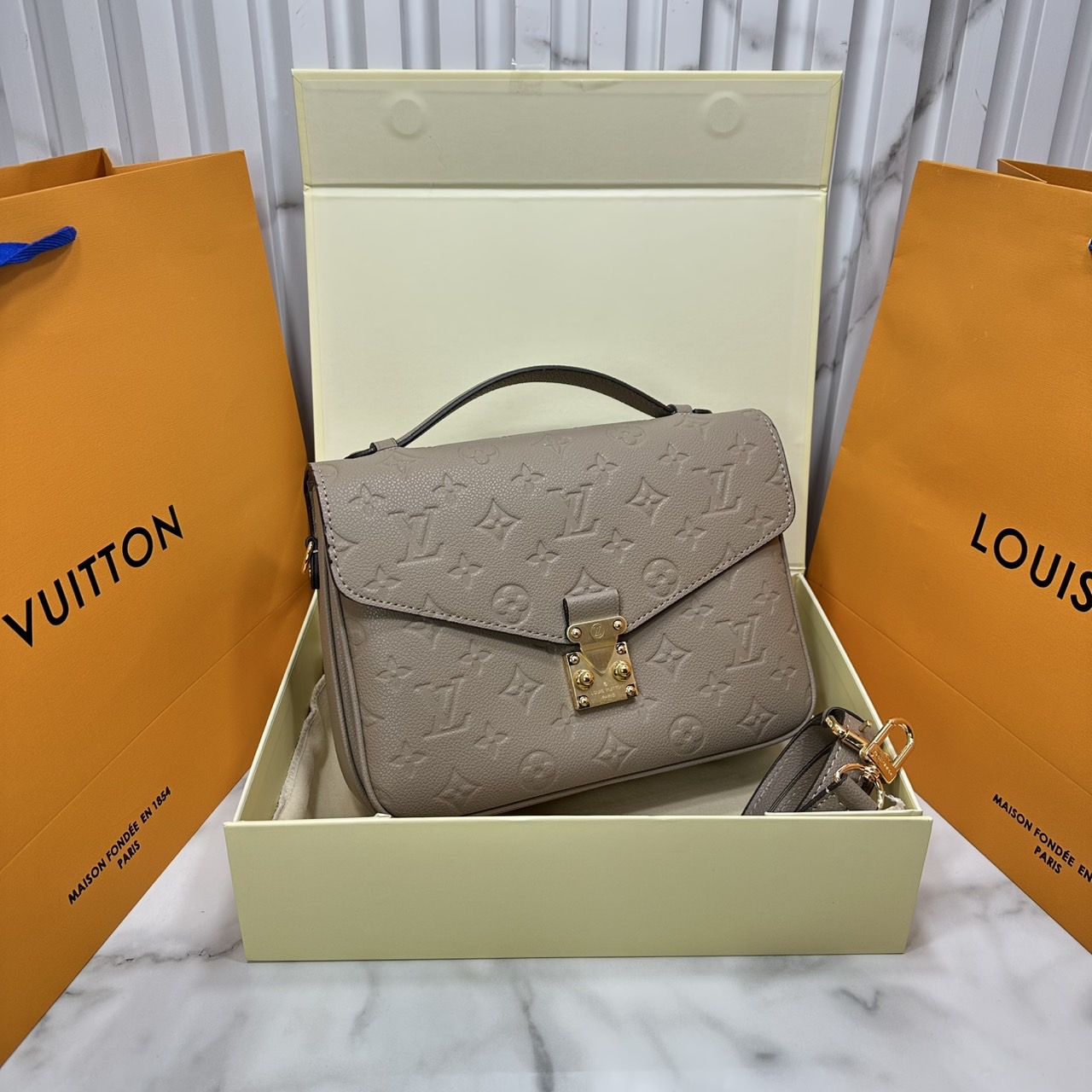 ORI หนังแท้ | LV Pochette Metis Monogram Empreinte leather กระเป๋าสะพาย อีกหนึ่งผลงานเด่นประจำฤดูกาล Spring 2021