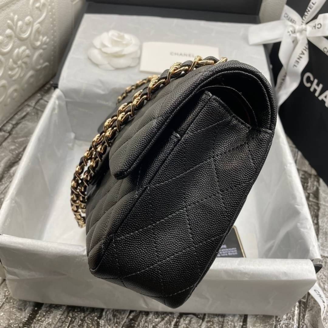 หนังแท้ CHANEL Classic Caviar 25cm กระเป๋าสะพายคลาสสิก หนังแกะและโลหะสีทอง ภาพสินค้าถ่ายจากงานขายจริง ใช้งานต่างประเทศได้