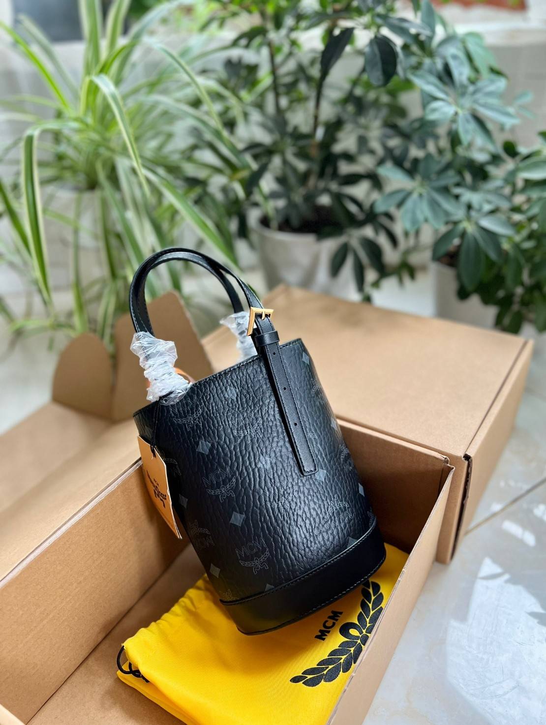 M.C.M AREN BUCKET TOTE IN VISETOS กระเป๋าทรงบัคเก็ต ขนาดกำลังสวย ไอเท็มใหม่ เกรดท็อปออริ 1:1 สลับแท้