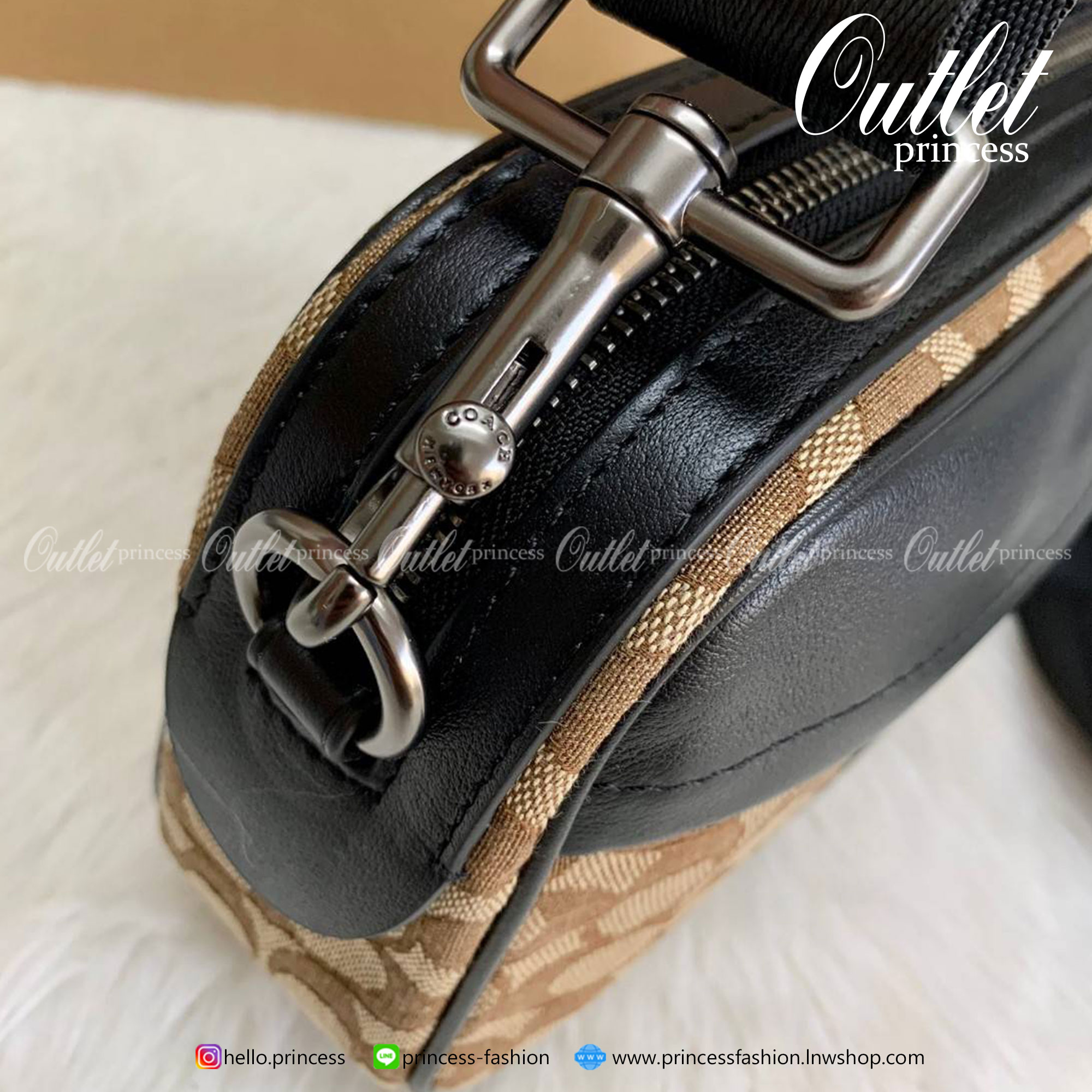 ของแท้ 💯% สินค้าแนะนำ ออกใหม่ ใช้ได้ทั้งชาย//หญิงค่ะ😘 COACH Graham Crossbody In Signature Jacquard With Stripe And Coach Patch ((4118))