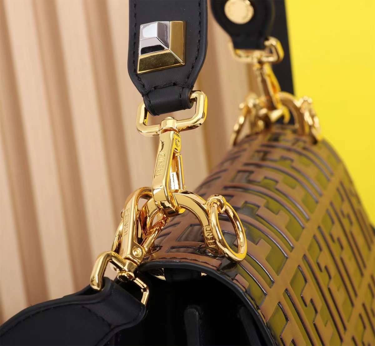 พร้อมส่ง 3 สี FENDI Kan I leather bag กระเป๋าสะพาย 🧡 เกรดออริจินอล 1:1 สลับแท้ ใช้งานต่างประเทศได้ ภาพถ่ายจากงานขายจริง