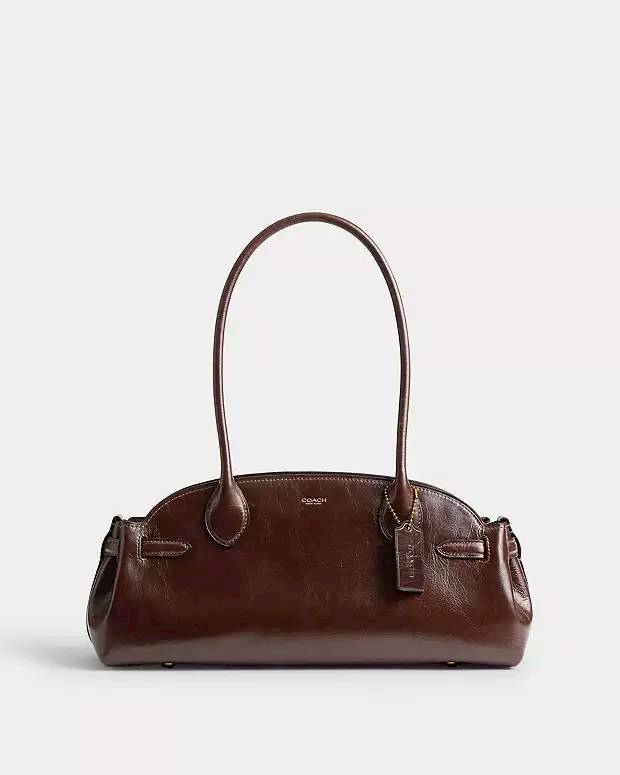 ORI หนังแท้ | Coach Empire carryall bag กระเป๋าสะพายทรงโฮโบ รุ่นใหม่ล่าสุดมาแรงมากๆ จึ้งสุดๆ ดีไซน์เฉี่ยว เก๋ สะพายไปคาเฟ่ ไปเที่ยวถ่ายรูปสวยๆ คือเหมาะสุดๆ หูสะพายยาว พอดีไหล่ ภายในแบ่งสัดส่วนไว้ดี ใบจริงหนังสวยมากๆ มีครบสีไปเลย สลับใช้เปลี่ยนลุคได้สบายๆ