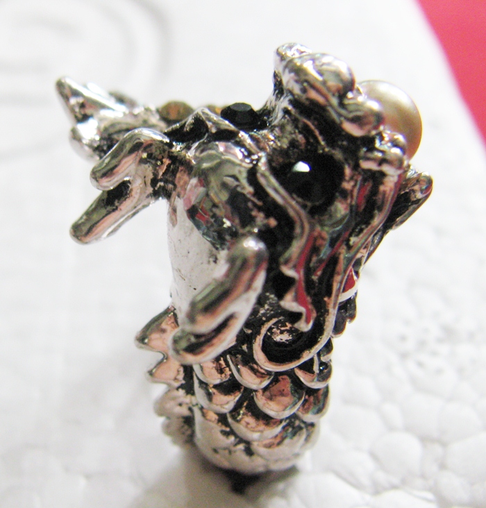 สินค้าหมดค่ะ แหวนมังกรคาบมุกประดับพลอยสีเหลือง พลังอำนาจยิ่งใหญ่ค่ะ