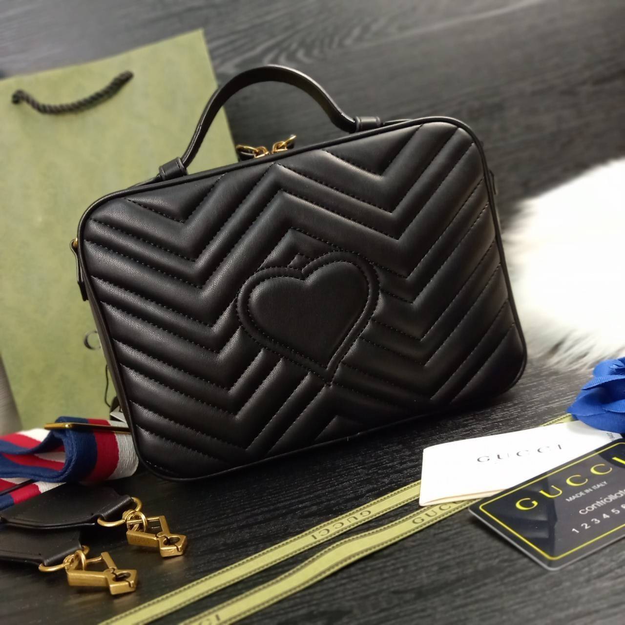 VIP GUCCI GG MARMONT TOP HANDLE SHOULDER BAG / BOLSA GG MATELASSE กระเป๋าถือ กระเป๋าสะพาย คอลเลคชั่นสุดหรู มาพร้อมสายสปอร์ตสะพายยาว สามารถปรับระดับได้ ถอดได้ เป็นอีกรุ่นที่โดดเด่นมากๆ การใช้งานคล้องตัวสุดๆ โดดเด่นด้วยโลโก้ GG ขนาดใหญ่เป็นเอกลักษณ์