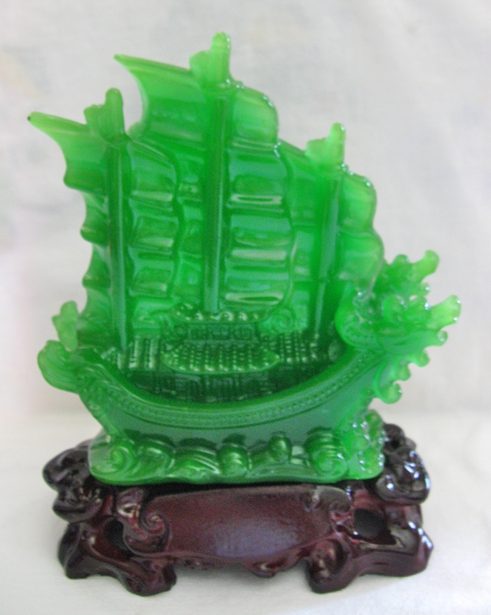 สินค้าหมดค่ะ เรือมังกรสีหยกลำเล็กสมปรารถนาราบรื่นค่ะ