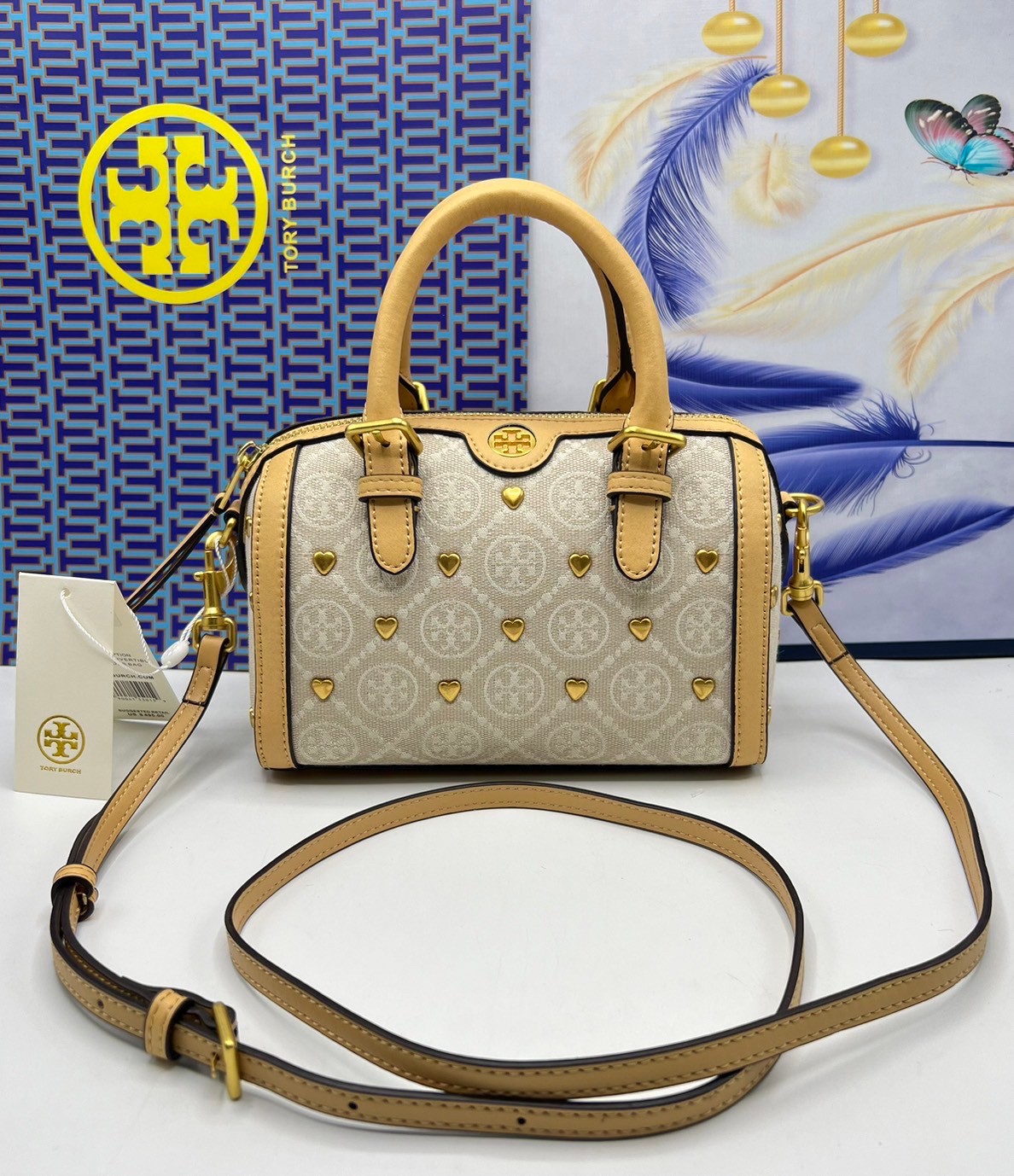 TORY BURCH T MONOGRAM Mini Jacquard Wine Barrel Bag ivory multi heart shape / Tory Boston Bag กระเป๋าทรงหมอนบอสตั้นแต่งหัวใจสีทองสวยหรู น่ารักรุ่นใหม่ล่าสุด เกรดท็อปออริ เทียบแท้ 1:1 เกรดดีสุด ใช้งานต่างประเทศได้
