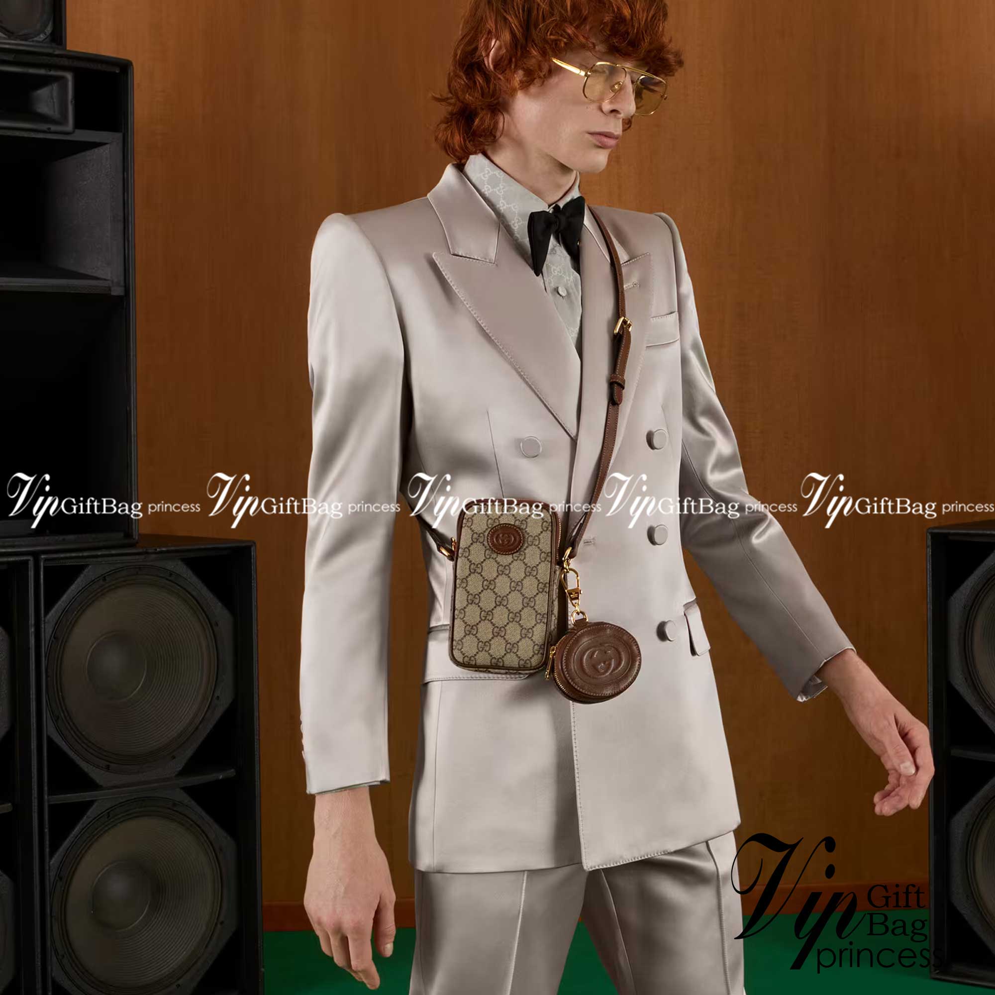 GUCCI Mini bag with Interlocking G / Gucci phone bag เกรดออริจินอล กระเป๋ามินิรังสรรค์จากผ้าแคนวาส Supreme ลายโมโนแกรมของแบรนด์สีเบจและสีน้ำตาลอีโบนี สัญลักษณ์ GG สไตล์นี้มอบความรู้สึกร่วมสมัยพร้อมกระเป๋าใส่ Apple AirPods ที่สามารถถอดออกได้