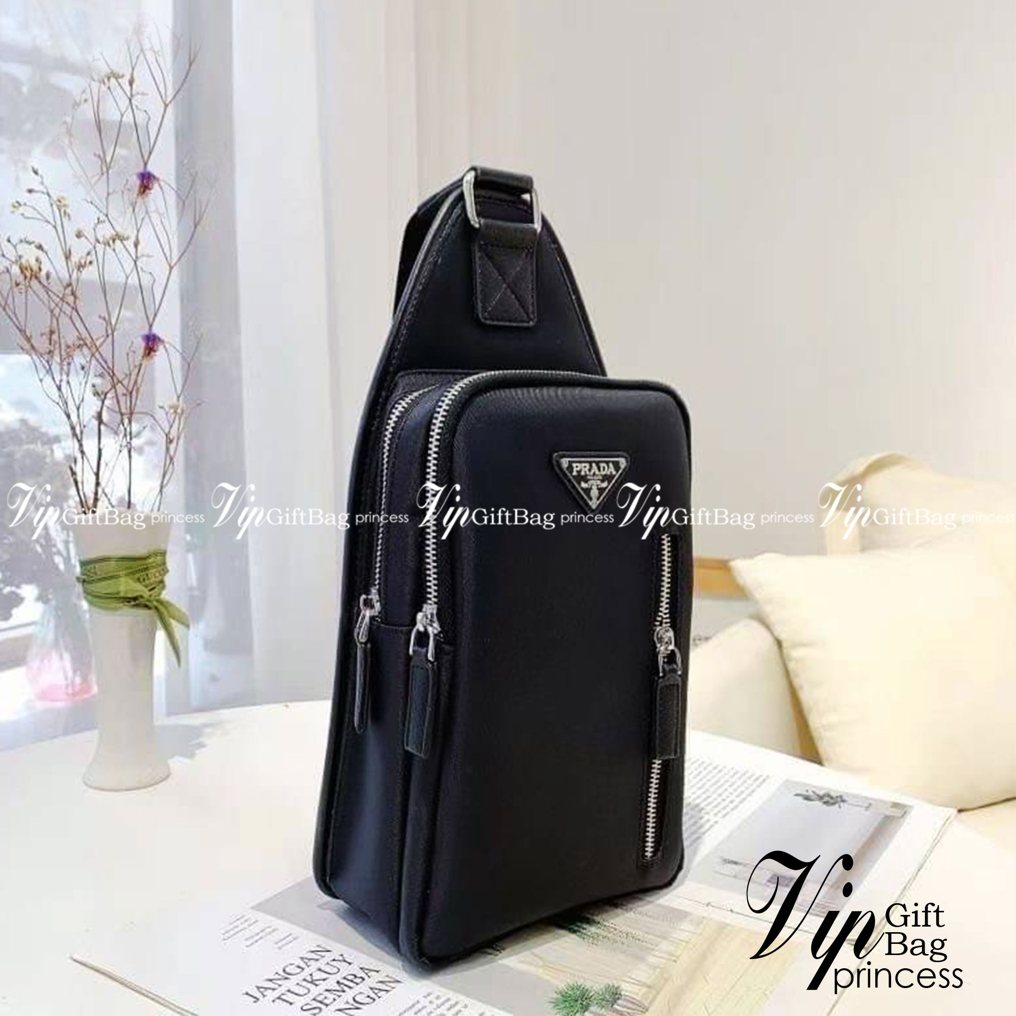 PRADA Double Zipper Belt Bag / PRADA nylon mini sling backpack / Prada Chest Bag กระเป๋าคาดอกไนลอนเนื้อดี คลาสสิก สุดเท่ห์😎 มาแล้วคร้าหนุ่มๆ รุ่นหายากจัดมาให้พร้อมเสริฟแล้วน้า กระเป๋าคาดอก หล่อไม่ซ้ำแบบใคร 2 ซิป แบ่งสัดส่วน ใช้งานง่าย