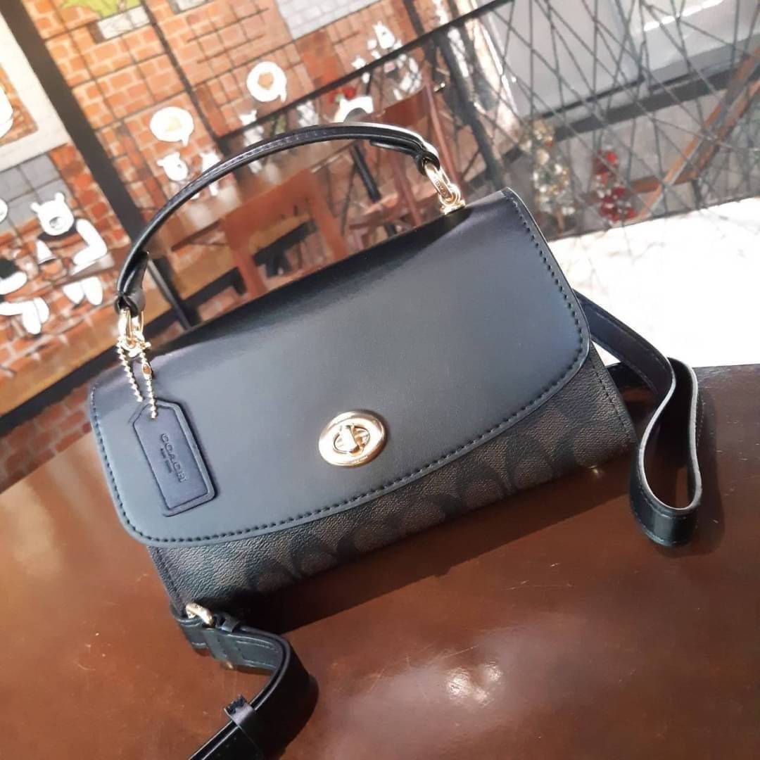 COACH TILLY SATCHEL 23 IN SIGNATURE CANVAS ((C1802//C1439/C1435)) กระเป๋า crossbody สวยหรู ขนาดใหม่ พร้อมสีมาใหม่!! ดีไซน์ย้อนยุค วัสดุหนังแคนวาสเคลือบลายสลับหนังแท้ มาพร้อมหูจับในตัว และสาย crossbody ปรับได้ตามตัว เปิด-ปิดด้วยตัวบิดล็อค ภายในโล่ง บุกำมะห