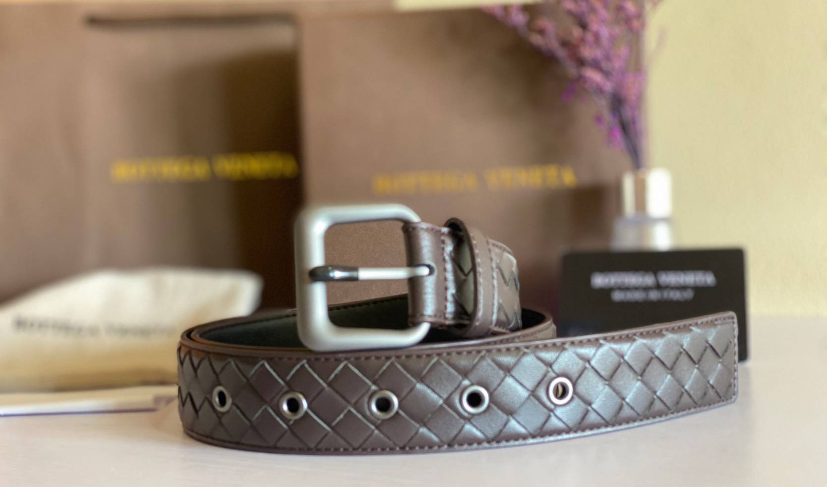 VIP 】♥️ BOTTEGA VENATA BELT เข็มขัดสุดหรูงานหนังแท้ ดีไซน์สุดคลาสสิคสไตล์ พร้อมส่ง 3 สี ภาพสินค้าถ่ายจากงานขายจริง สวยมากค่ะ หนังคุณภาพดีมาก เข้าได้กับทุกลุ๊คสไตล์การเเต่งตัว สวยหรูดูดีมีระดับ ไอเท็มนี้แนะนำเลยค่ะ!