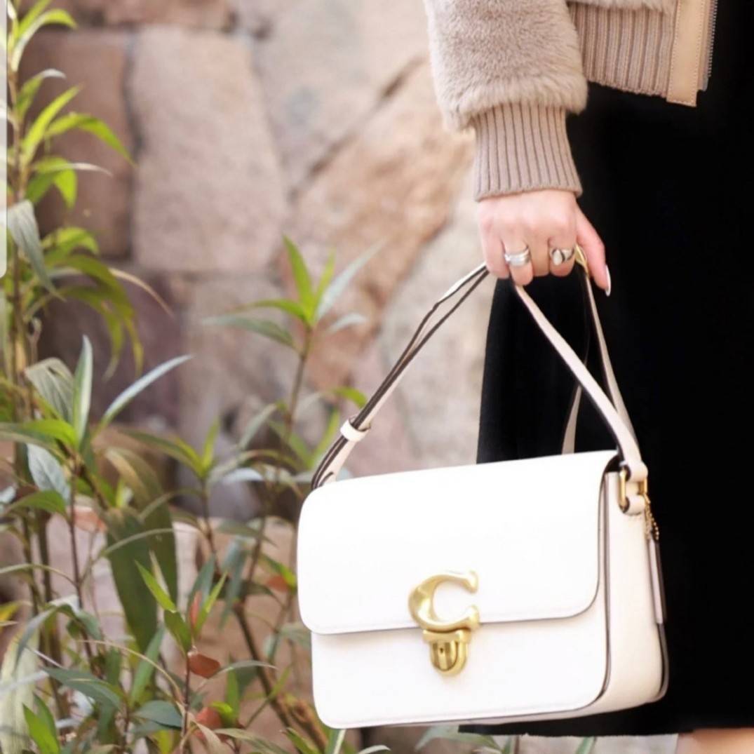 COACH STUDIO GLOVETANNED LEATHER SHOULDER BAG (C6641)🌺ห้ามพลาดเด็ดขาด!! สวยละมุน เรียบหรู ดูแพงสุดๆ!! //กระเป๋าถือ กระเป๋าสะพาย ดีไซน์เนี้ยบ! เฉียบมาก!// วัสดุหนังแท้ หนังเรียบเต็มใบ อยู่ทรง สวยมากๆ ดีเทลเรียบหรู ผู้ดีสุดๆ!// ด้านหน้าเปิด-ปิดด้วยต