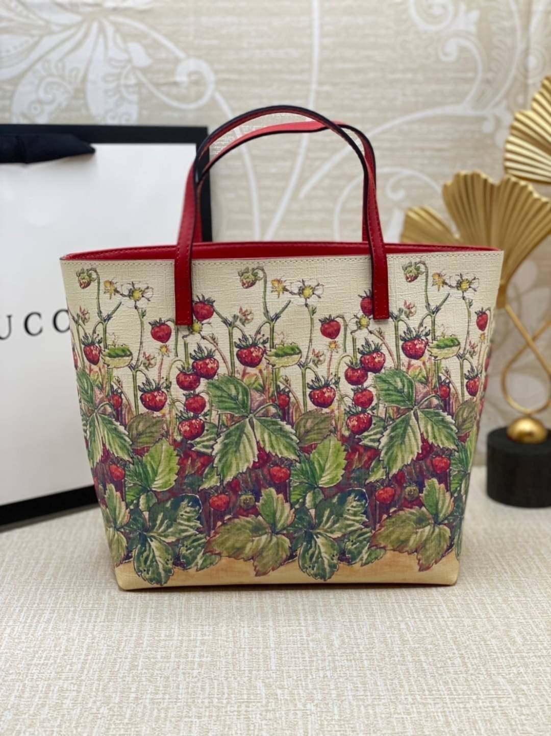 GUCCI Children's tote bag with strawberry fairy print / Gucci kid tote เกรดออริจินอล วัสดุ Canas Supreme สีขาวงาช้าง ภาพสินค้าถ่ายจากงานขายจริงใช้งานต่างประเทศได้