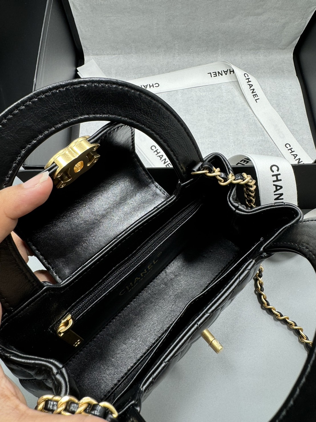 CHANEL KELLY MINI BLACK กระเป๋าสะพายมือจับในตัวไซส์มินิ หนังแท้ เกรดออริ ท็อป สลับแท้ 1:1 ผ่านทุก ตม ใช้งานต่างประเทศได้