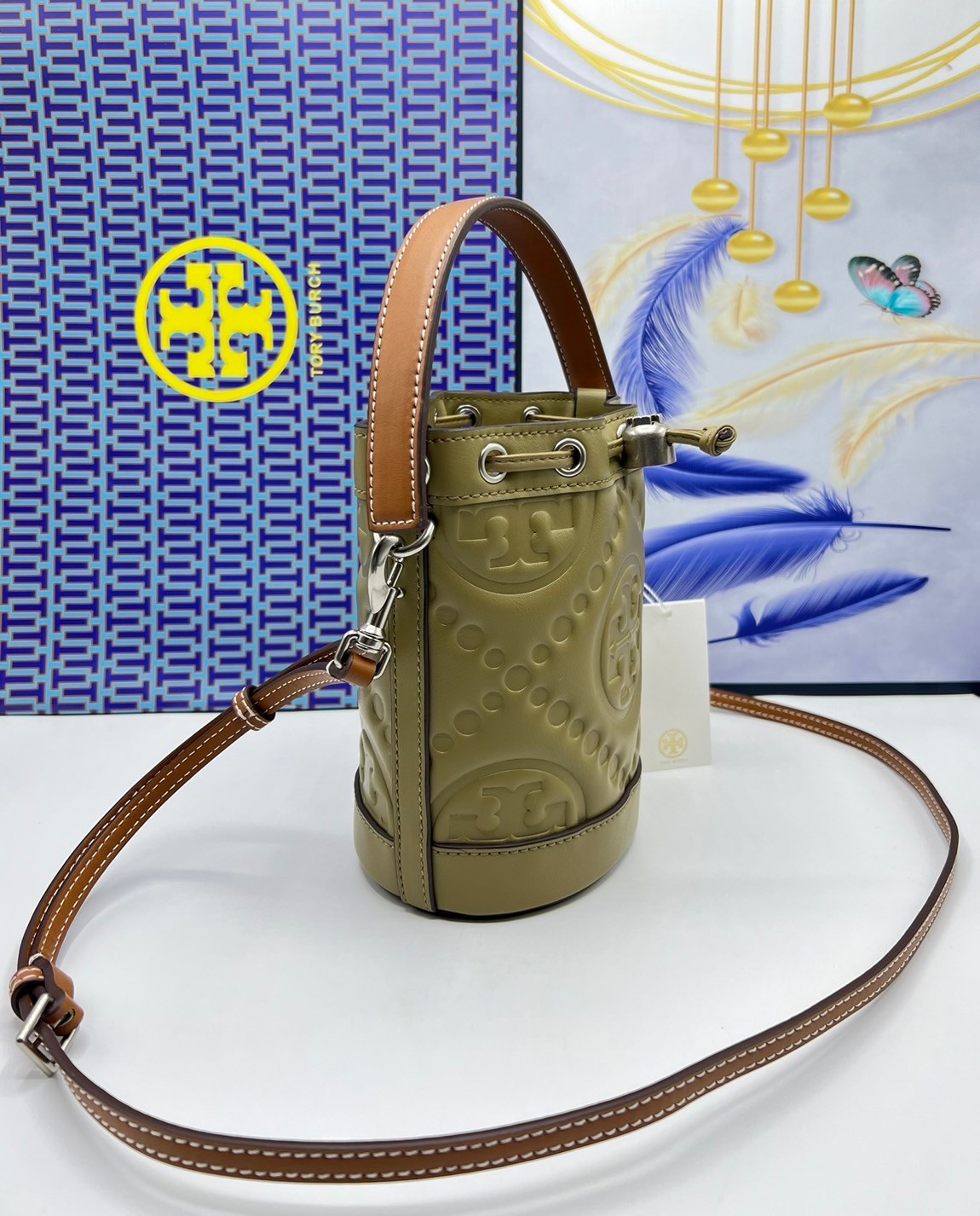 6 สี Tory Burch Puffy Mini / Tory burch T Monogram Puffy Patent Mini Bucket Bag / Tory Bucket Bag กระเป๋าบัคเกต size เล็ก โดดเด่นด้วยโลโก้ตัวนูนปั๊มด้านหน้า