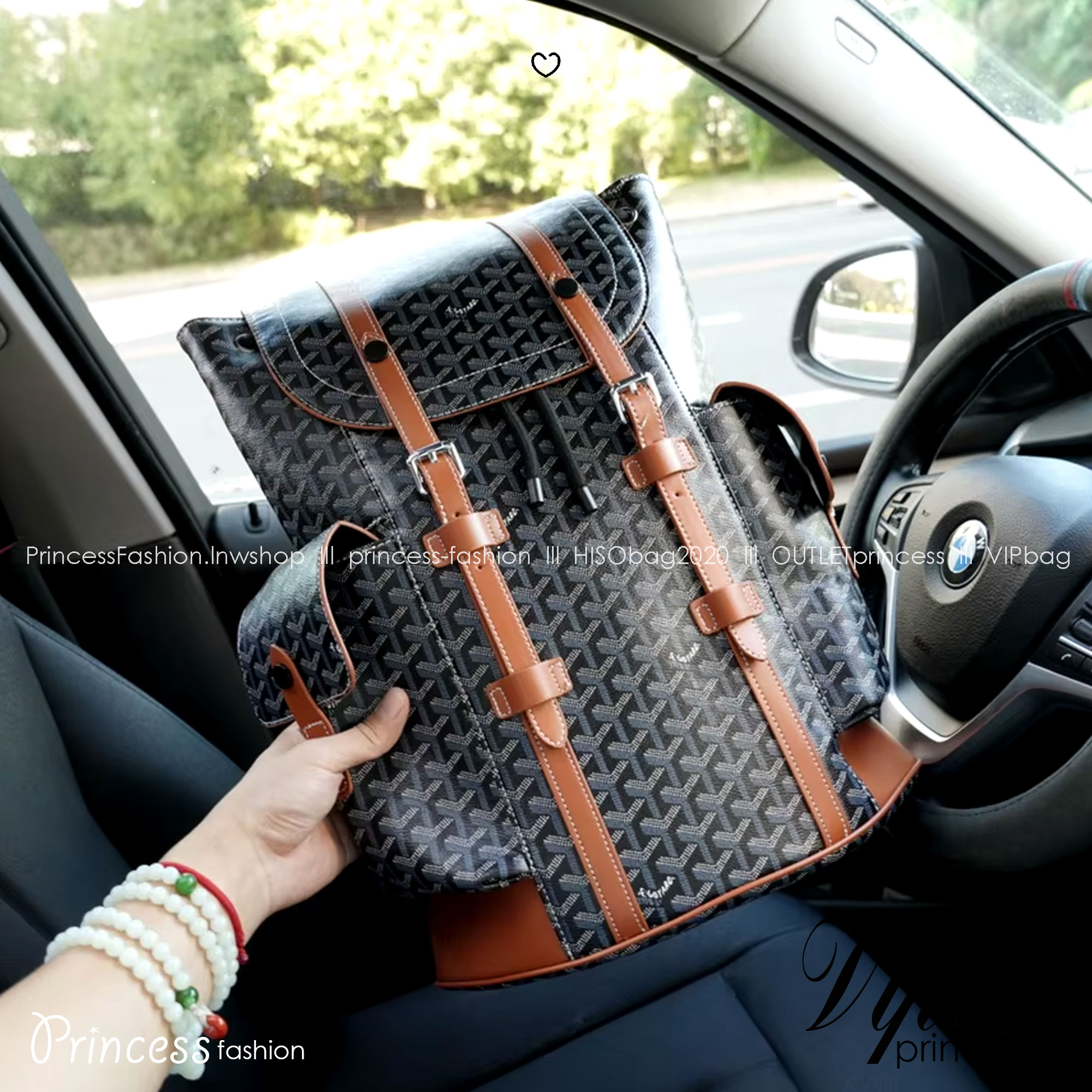 Goyard Backpack Bag Large Size กระเป๋าเป้ใบใหญ่ ดีไซน์สวยคลาสสิกเป็นเอกลักษณ์ ใช้ได้ทั้งหนุ่มๆและสาวๆ ตกแต่งลวดลายโลโก้แบรนด์เรียบหรู ภายในจุของได้เยอะมาก ใหญ่จริง!! ใบนี้คุ้มค่าราคามากๆ ทั้งดีไซน์และฟังก์ชั่นการใช้งาน ตอบโจทย์แน่นอน จะใส่เสื้อผ้าสำหรับ s