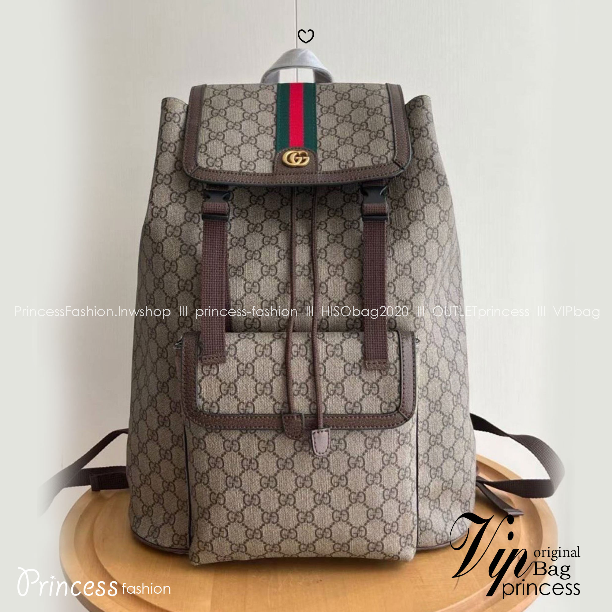 GUCCI Ophidia small backpack กระเป๋าเป้ แคนวาส GG Supreme พาเลตต์สีน้ำตาลเบจที่สวยงามเหนือกาลเวลา โดดเด่นด้วยลาย Double G ขนาดกำลังเหมาะ ไม่เล็กไม่ใหญ่จนเกินไป ใช้งานง่าย