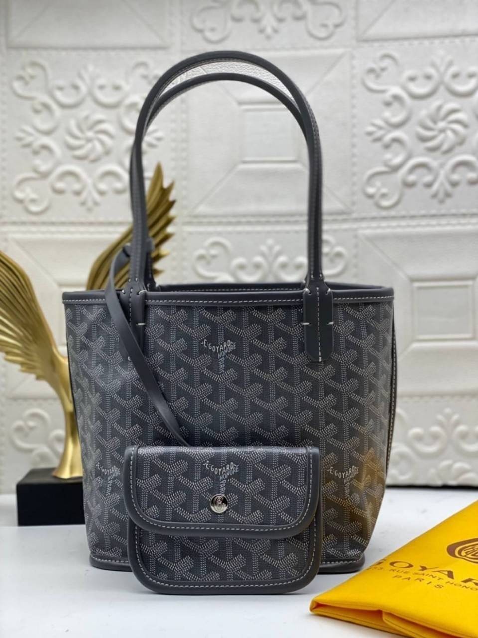 9 สี GOYARD ANJOU TOTE MINI / Goyard Mini Tote เกรดออริจินอลสลับแท้ ใช้งานต่างประเทศได้ ฮอตไอเท็ม กับกระเป๋าสะพายทรงโท้ท ไซส์มินิ กะทัดรัด มาครบสีขายดี เลิศทุกสี รูปทรงคลาสสิค ดีไซน์เป็นเอกลักษณ์ ใช้งานได้หลากหลาย