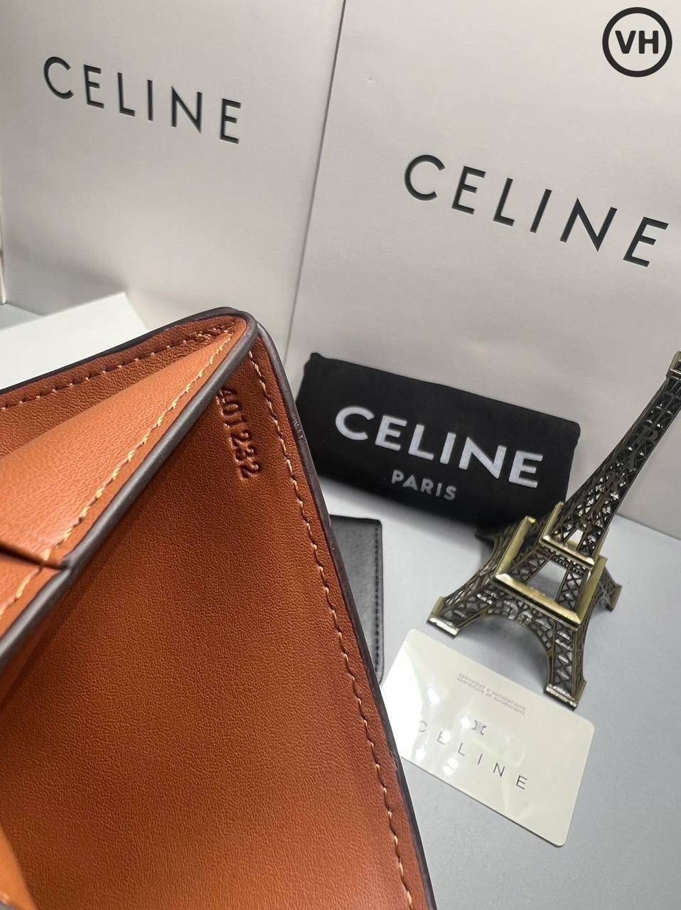 ORI หนังแท้ | CELINE Wallet / Celine Triomphe Compact Wallet กระเป๋าสตางค์ใบสั้น 2 พับ กระเป๋าสตางค์ซีลีน