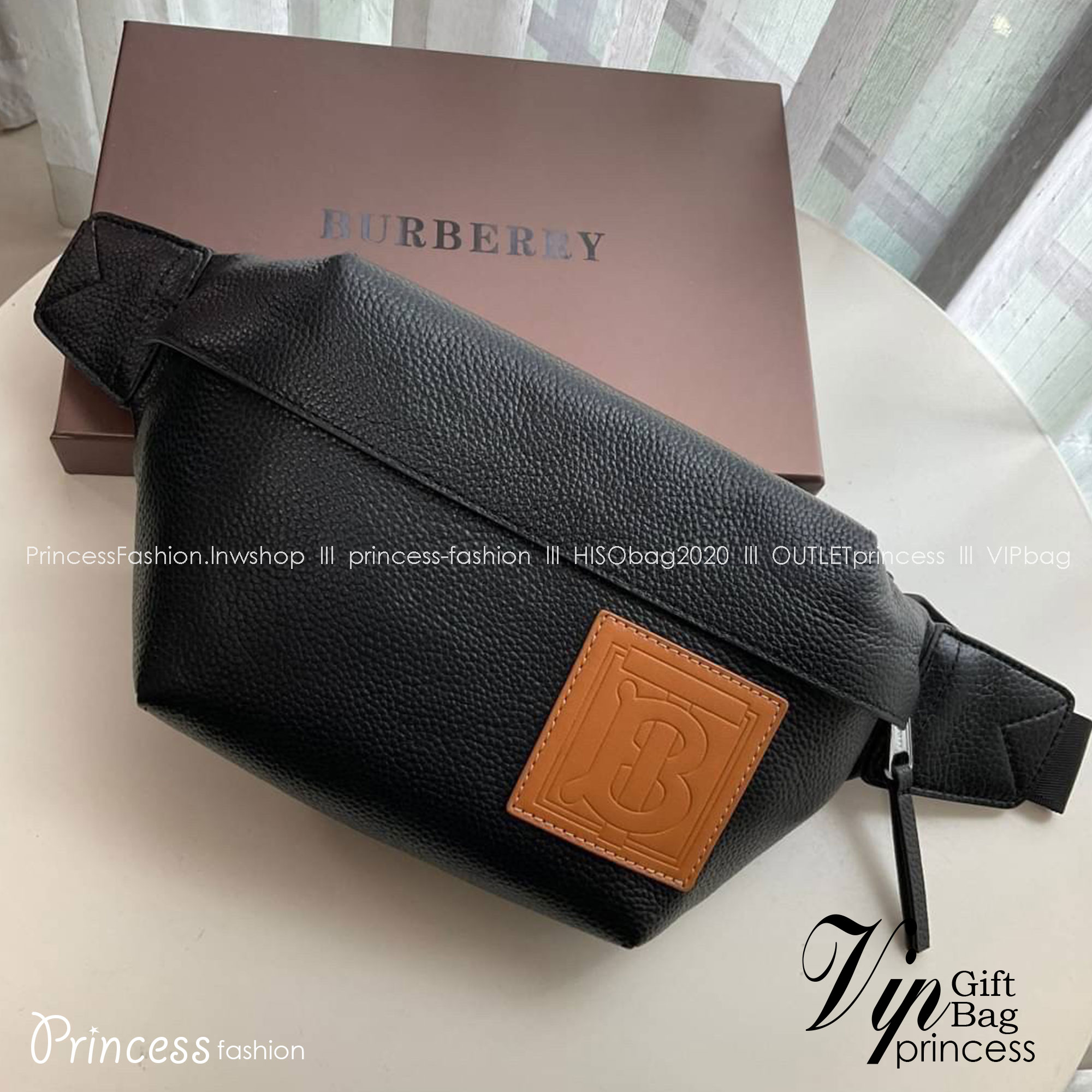 Burberry Medium Monogram Motif Leather Bum Bag / BURBERRY BELT LEATHER VIP วัสดุหนังแท้เต็มใบ คาดเอว คาดอกแบบ UNISEX ใช้ได้ทุกเพศ ด้านหน้าประดับลายแบรนด์สีน้ำตาลสุดเท่ ด้านในเปิดปิดด้วยซิปยาว ใส่มือถือได้ทุกรุ่น