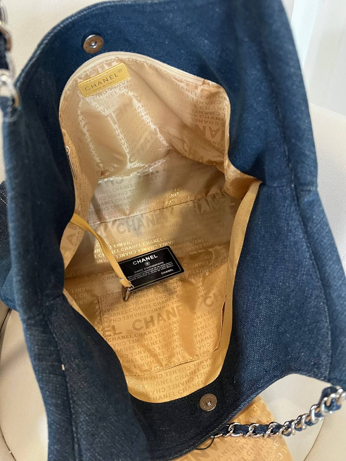 Chanel Blue Denim XL Coco Cabas Tote / CHANEL DENIM SHOULDER BAG กระเป๋าทรงช็อปปิ้งโท้ทใบใหญ่ เอาใจสาวๆสายแบกกันค่ะ กับรุ่นยีนส์ สุดวินเทจ 🧡 เกรดท็อปไฮเอน ใช้งานต่างประเทศได้