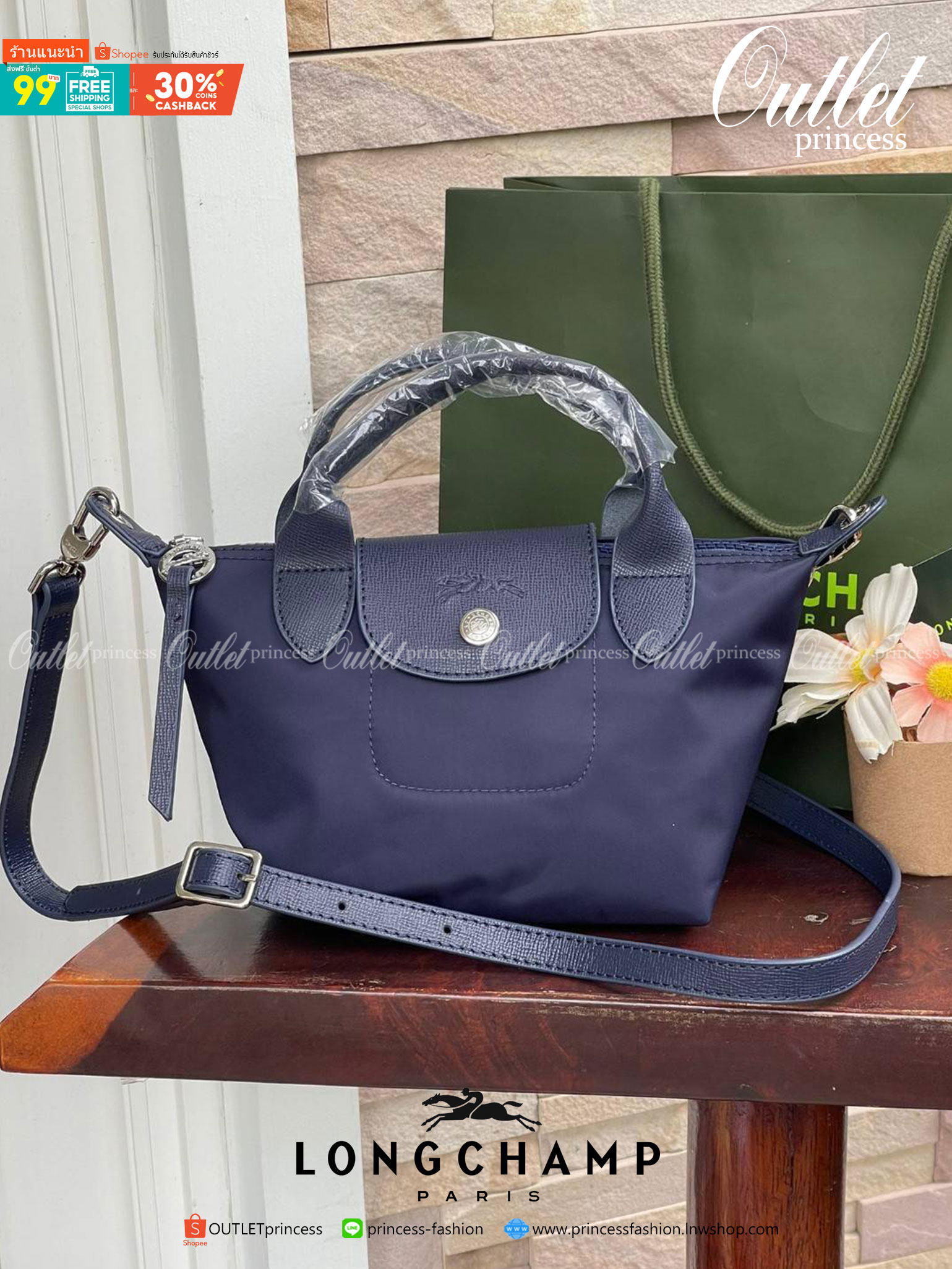 LONGCHAMP LE PLIAGE NÉO TOP HANDLE BAG XS คอลเลคชั่นสุดพิเศษจากลองฌอมป์ มีดีไซน์ที่เรียบหรูและคลาสสิก แฝงด้วยลูกเล่นแบบเฟมินีน แถมยังมีน้ำหนักเบาอย่างไม่น่าเชื่อ มาพร้อมกับหูจับกระเป๋าคู่และฝาปิดแบบกระดุม กระเป๋าถือใบนี้สามารถใช้ถือแบบทั่วไป มีสายสะพายถอด
